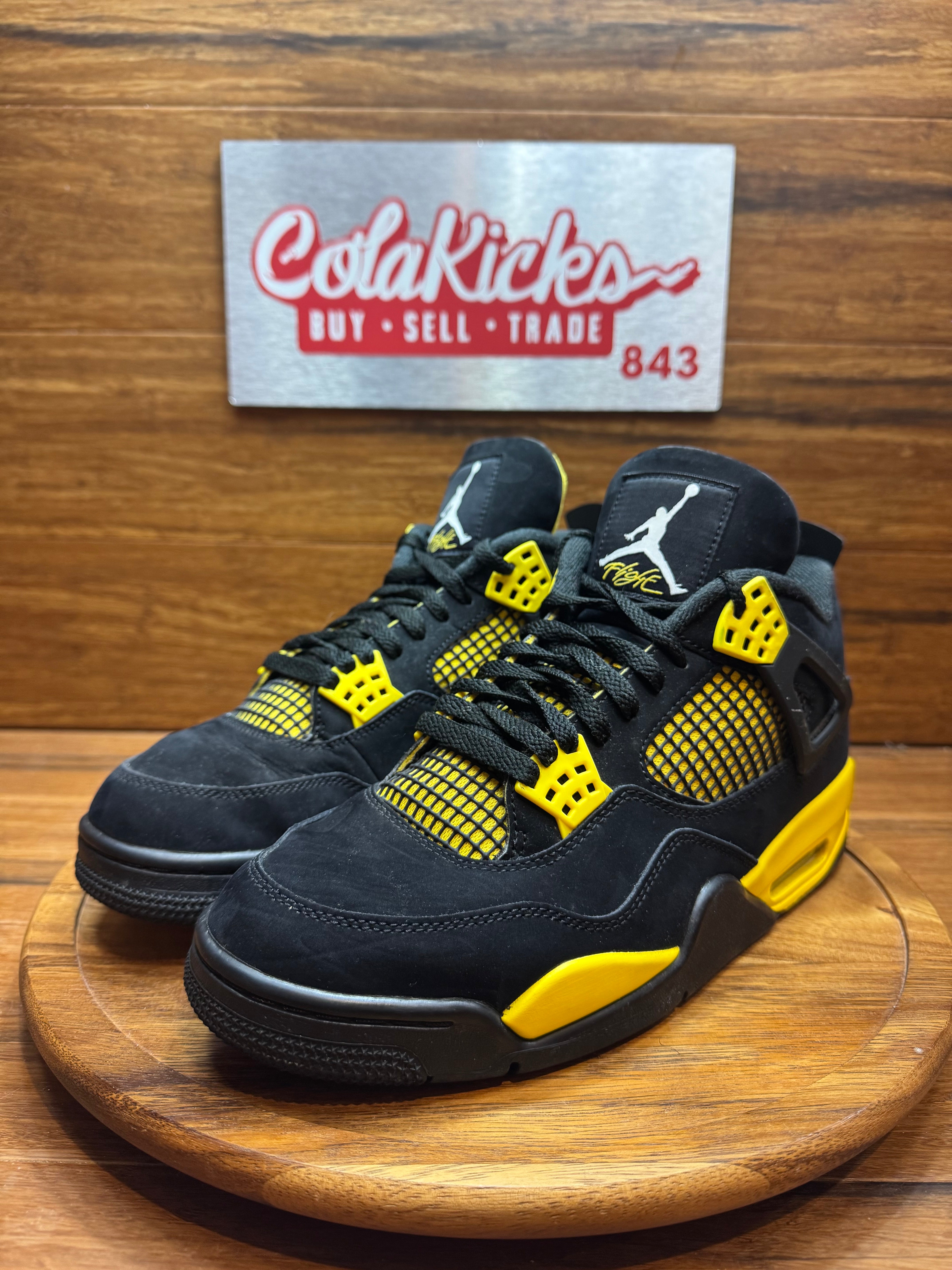 Jordan 4 Retro Thunder (2023)