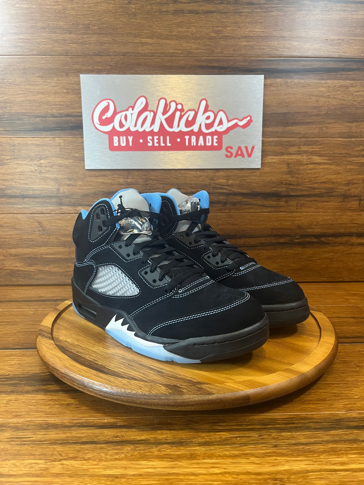 Jordan 5 Retro Black University Blue (2026)