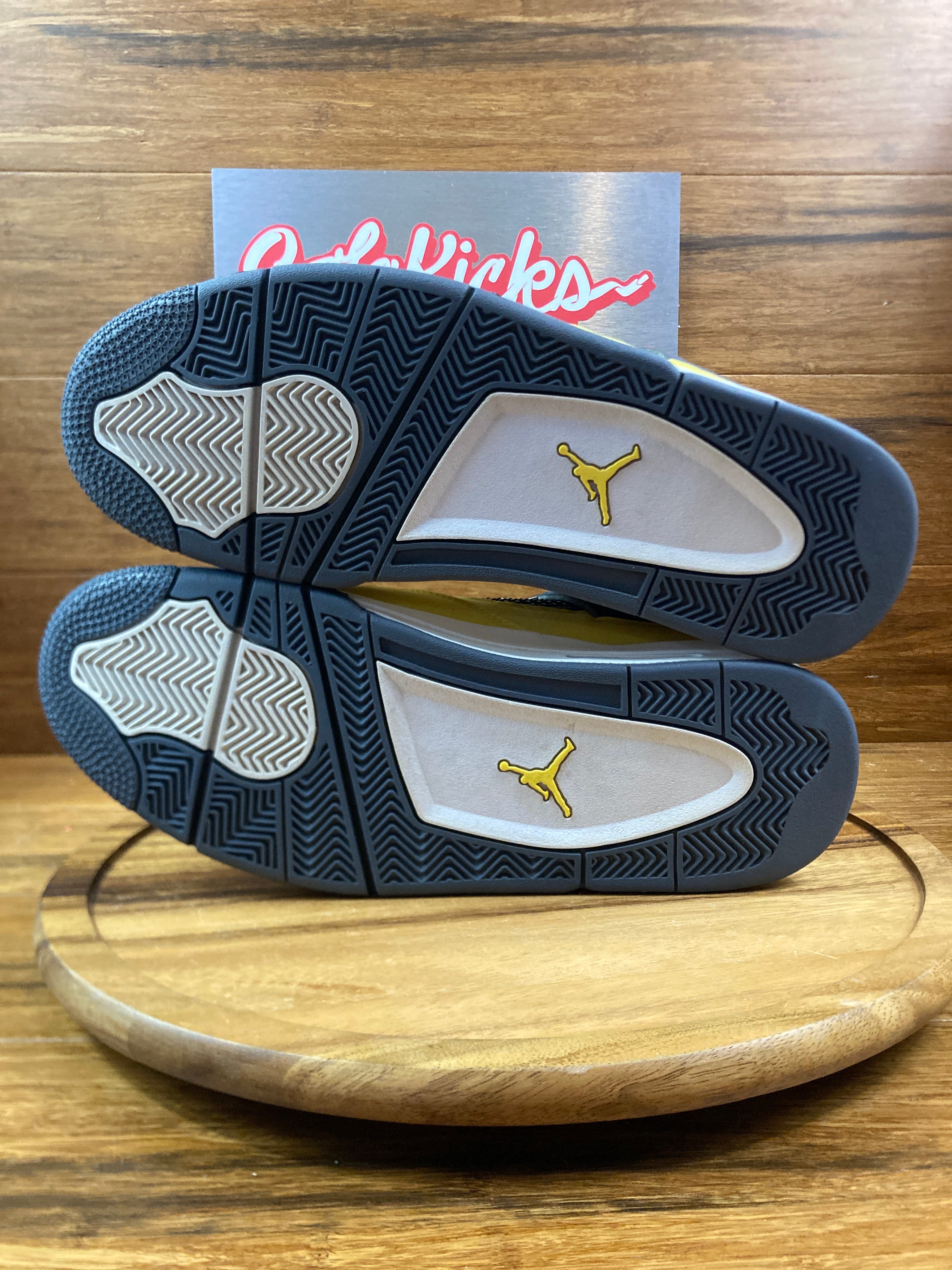 Jordan 4 Retro Lightning (2021)
