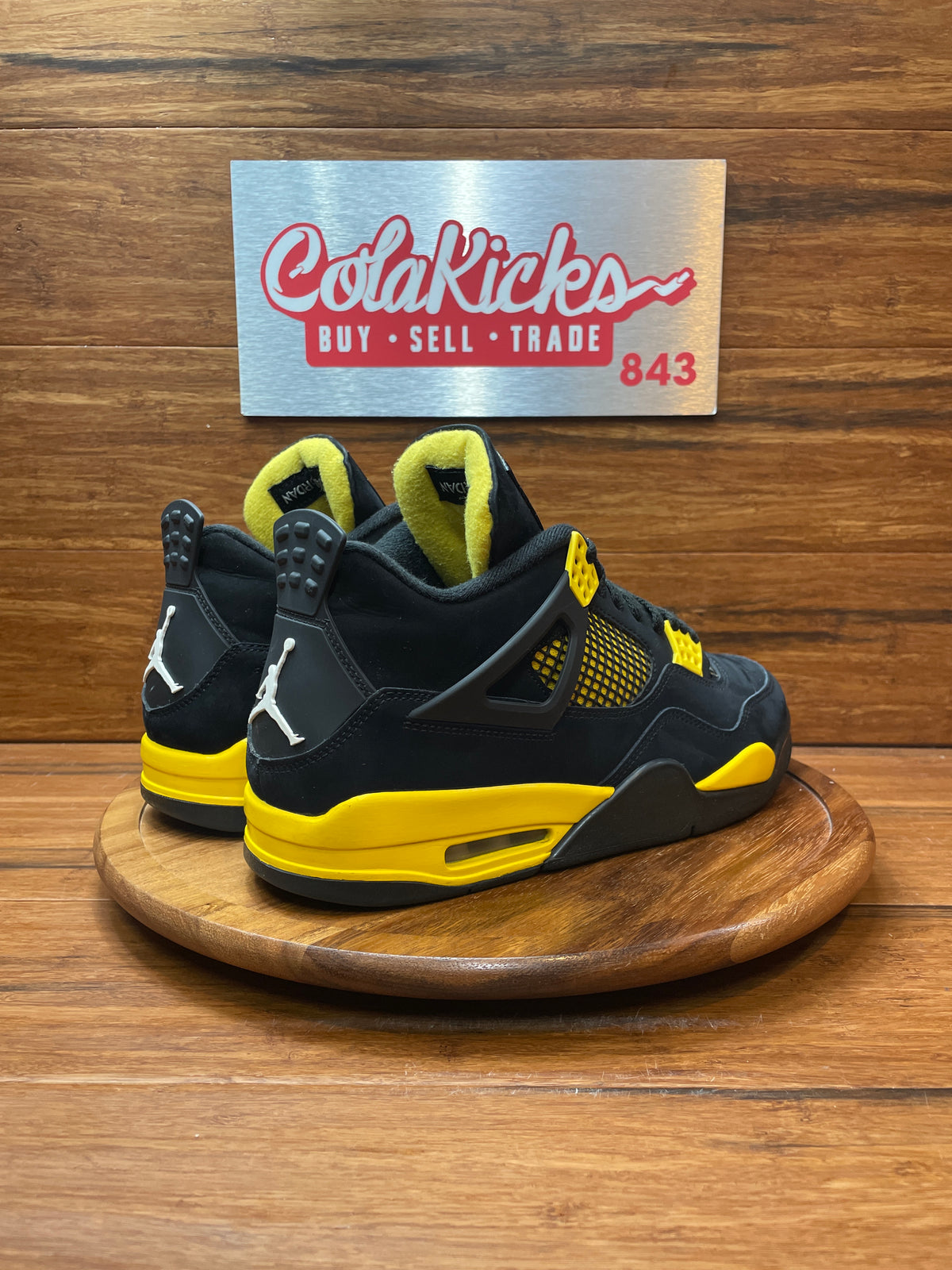 Jordan 4 Retro Thunder (2023)