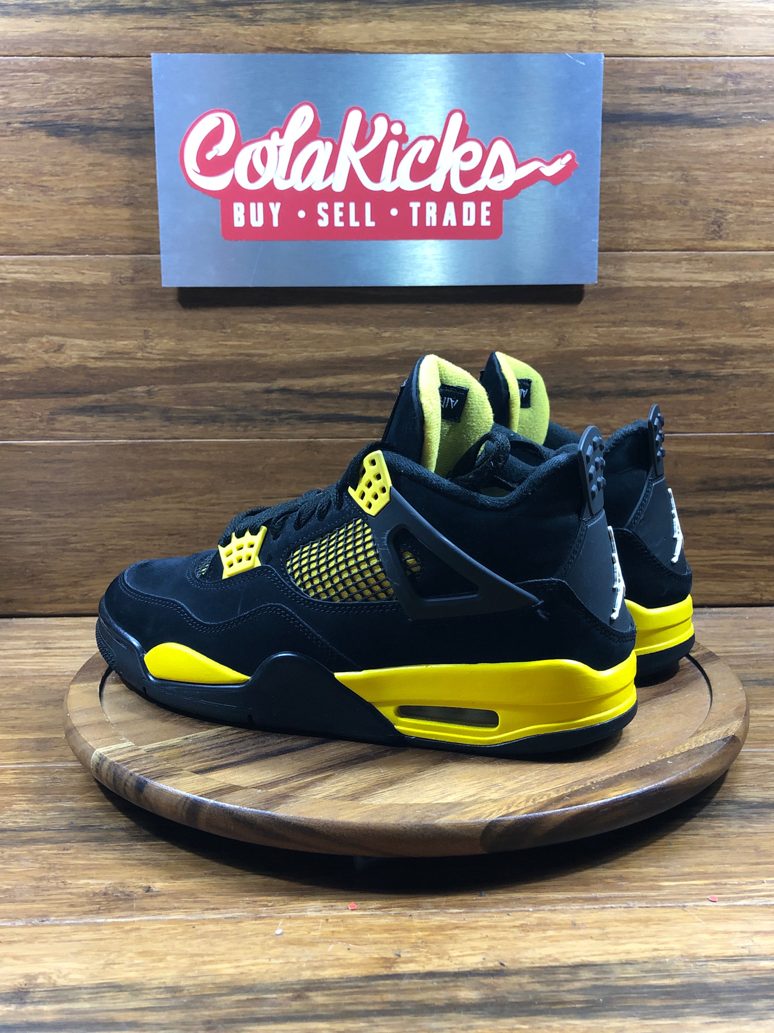 Jordan 4 Retro Thunder (2023)