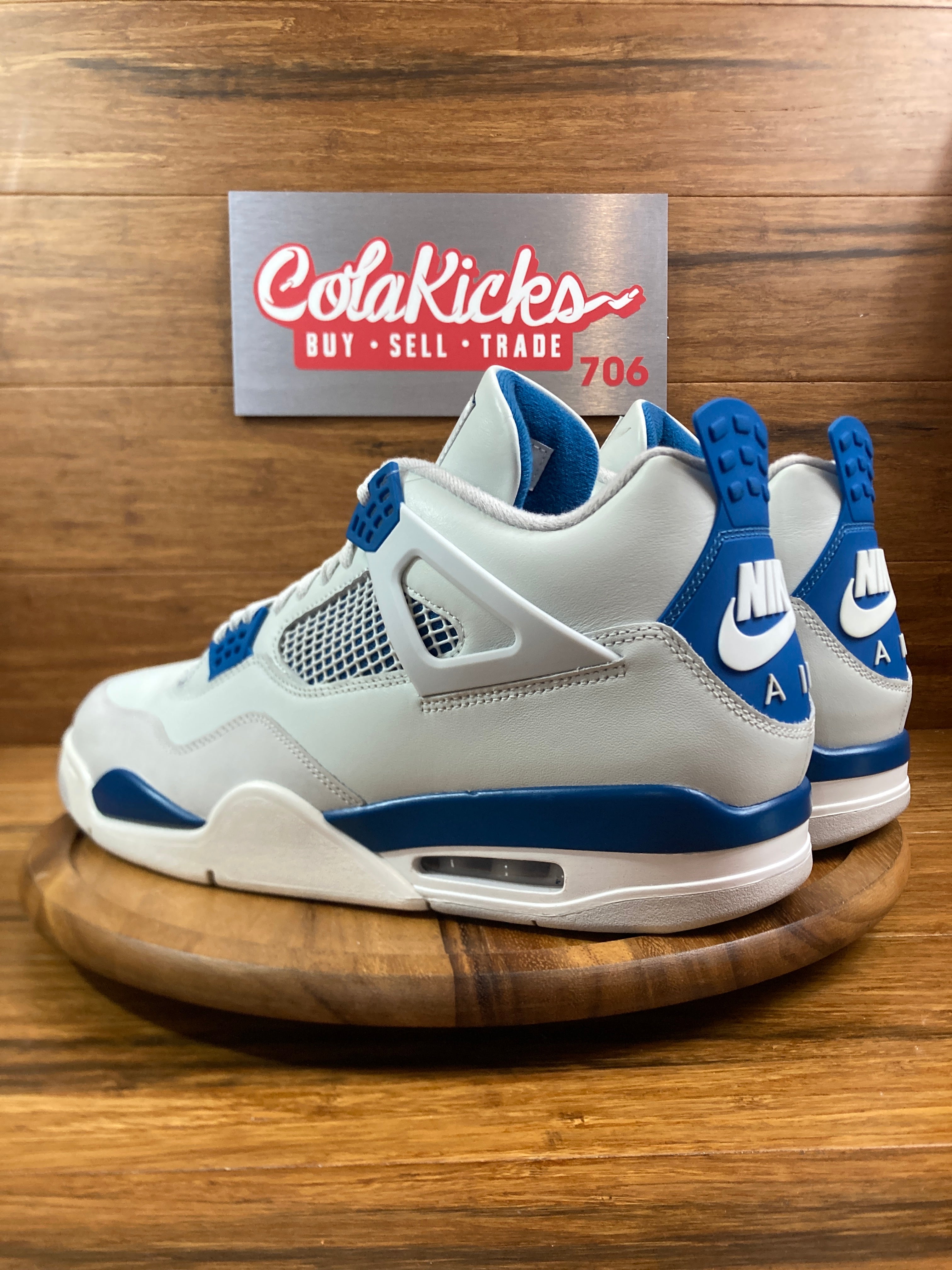 Jordan 4 Retro Military Blue (2024)