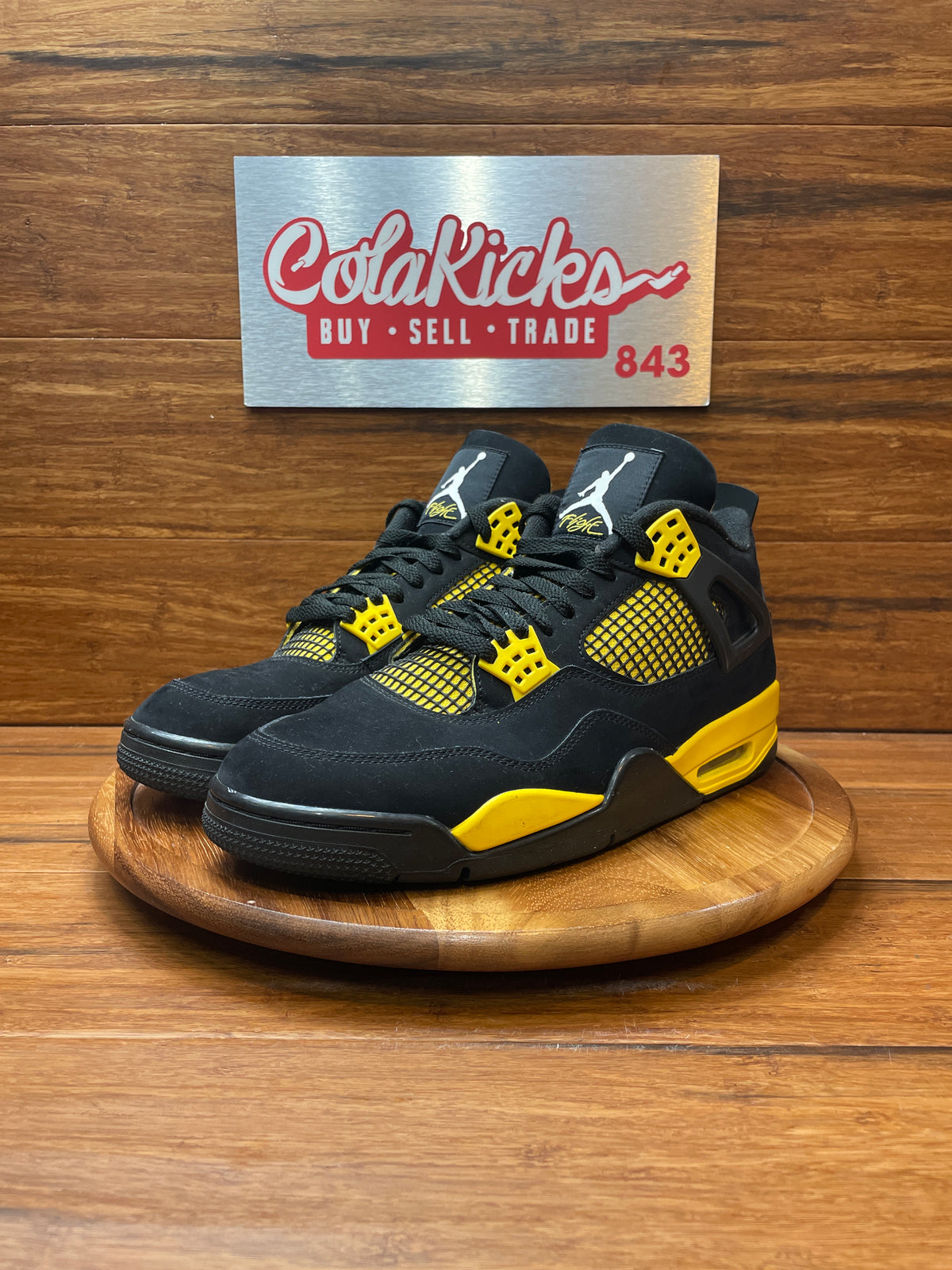 Jordan 4 Retro Thunder (2023)