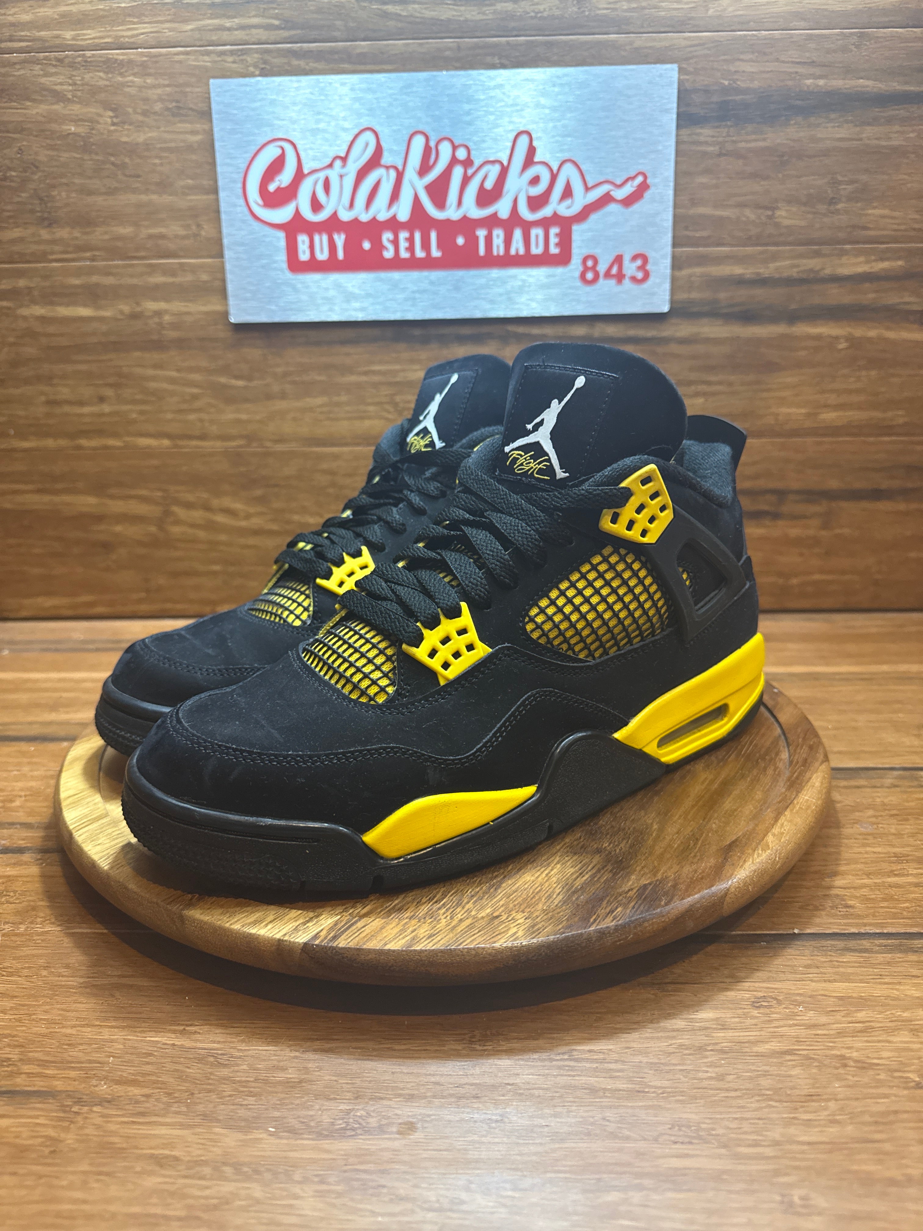 Jordan 4 Retro Thunder (2023)