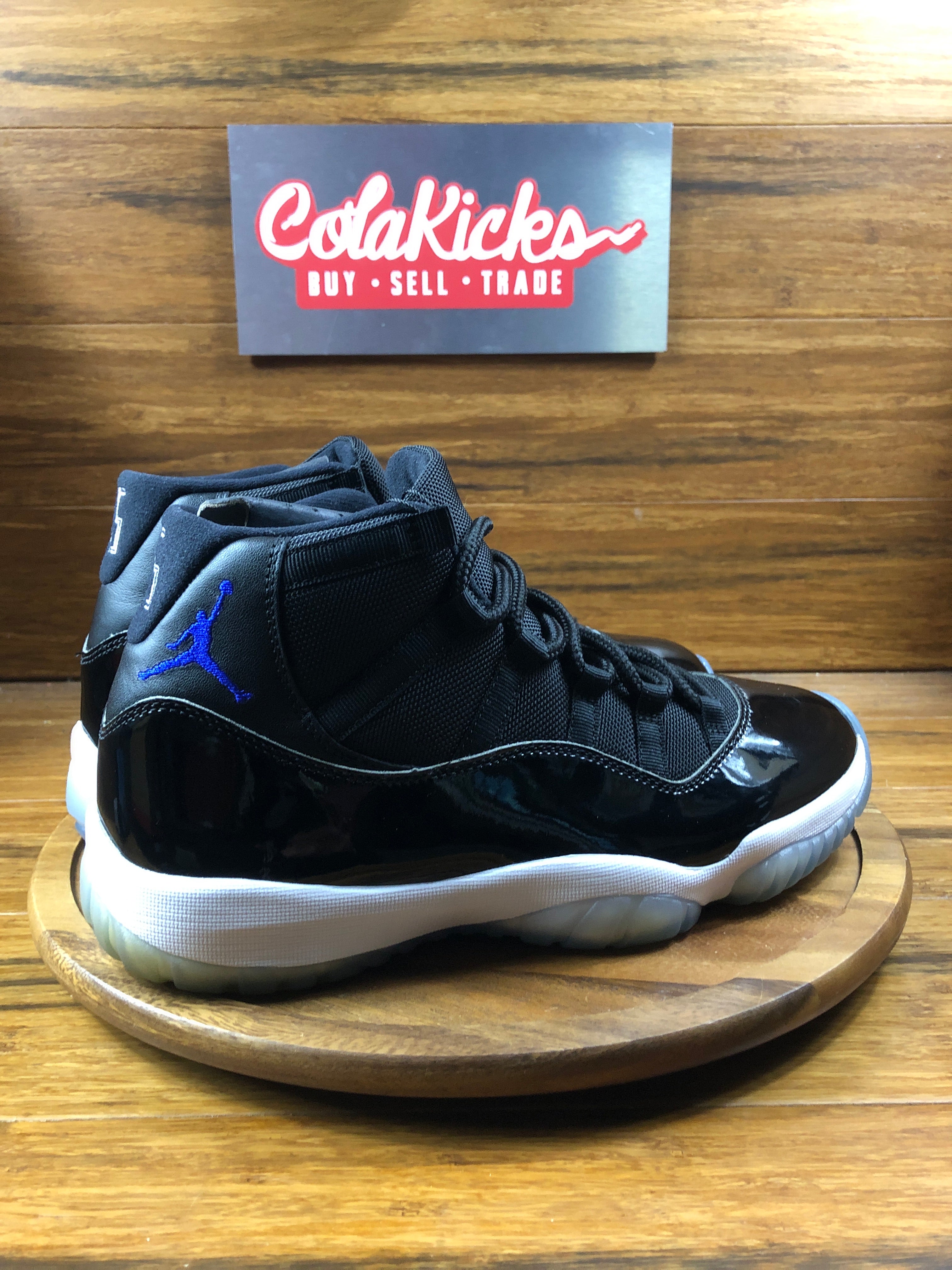 Jordan 11 Retro Space Jam (2016)