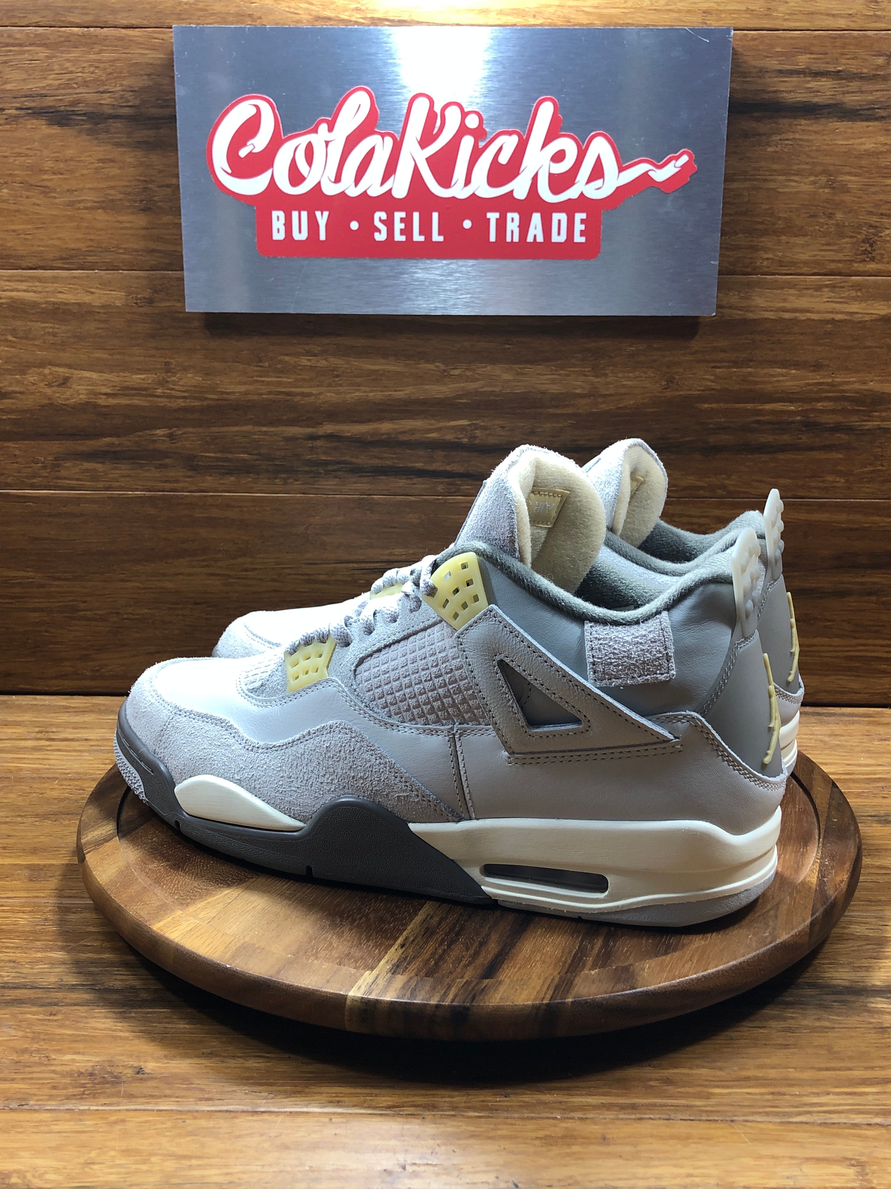 Jordan 4 Retro SE Craft Photon Dust