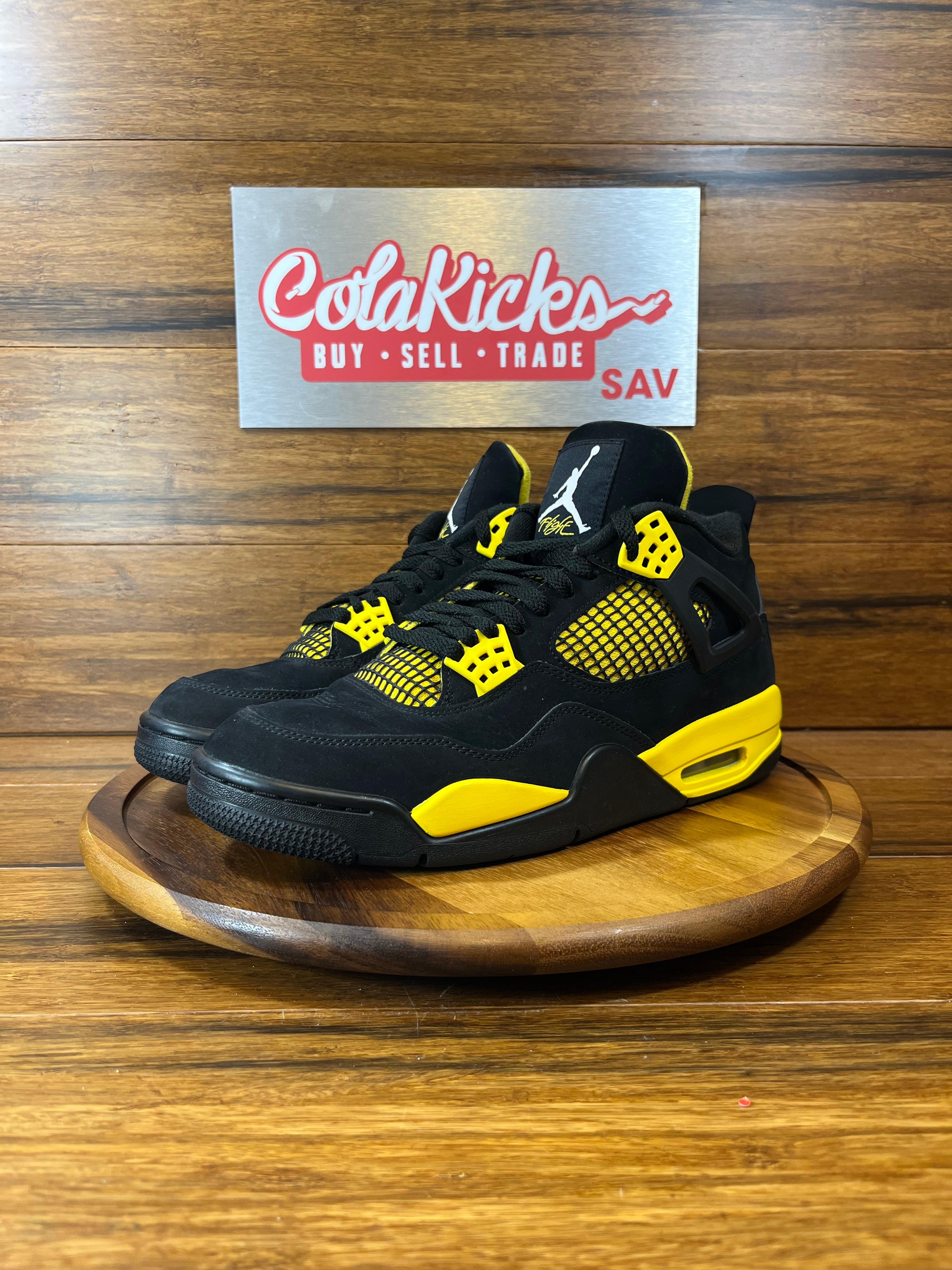 Jordan 4 Retro Thunder (2023)