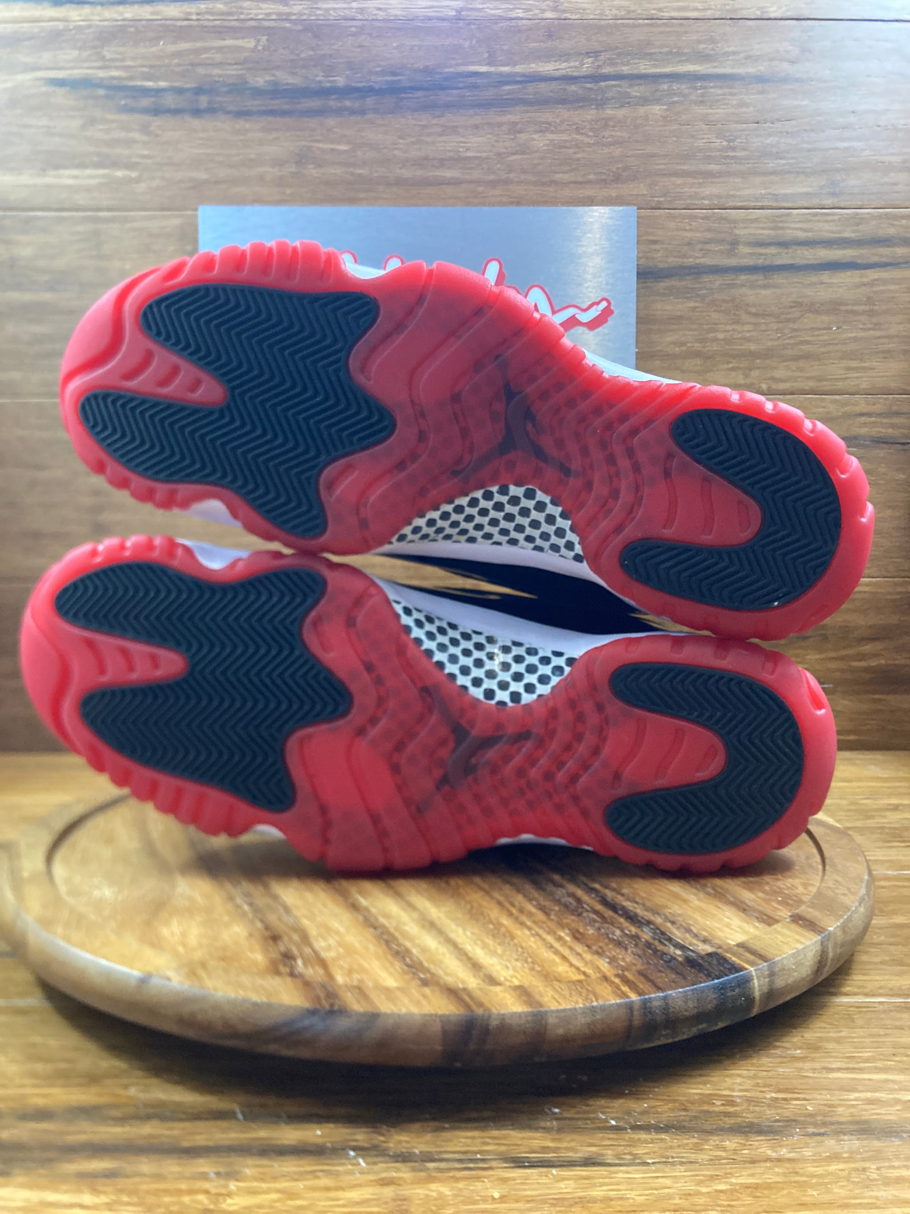 Jordan 11 Retro Playoffs Bred (2019)