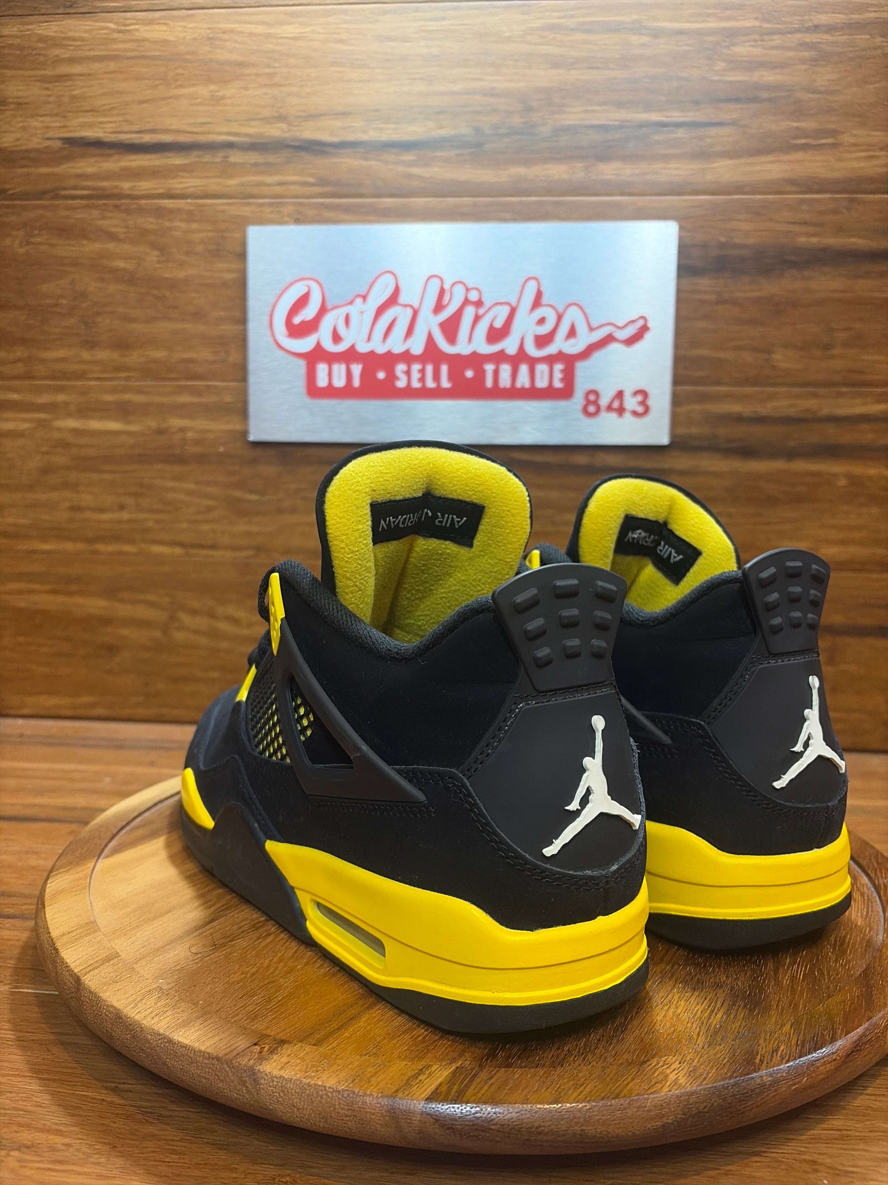 Jordan 4 Retro Thunder (2023)