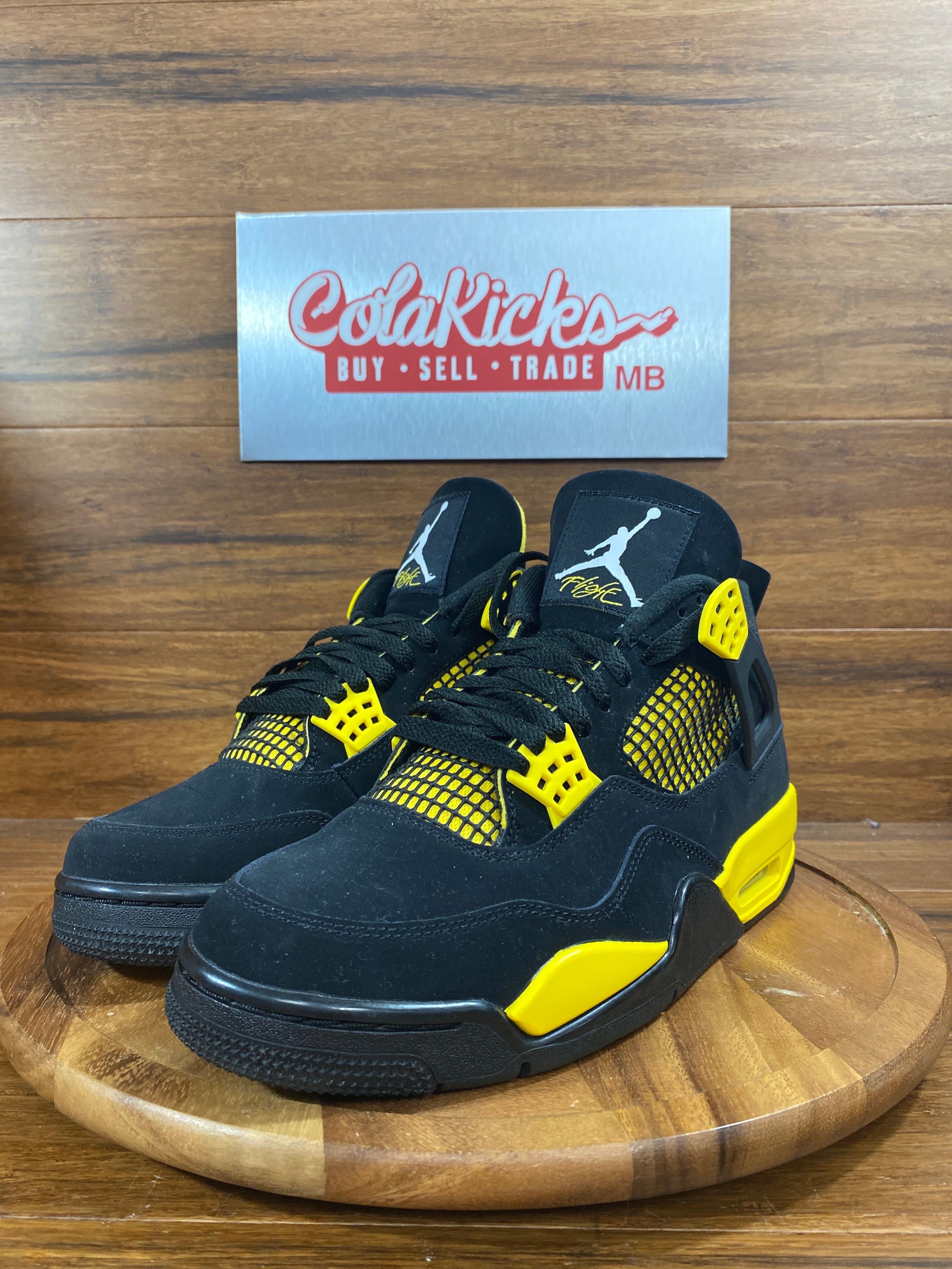 Jordan 4 Retro Thunder (2023)