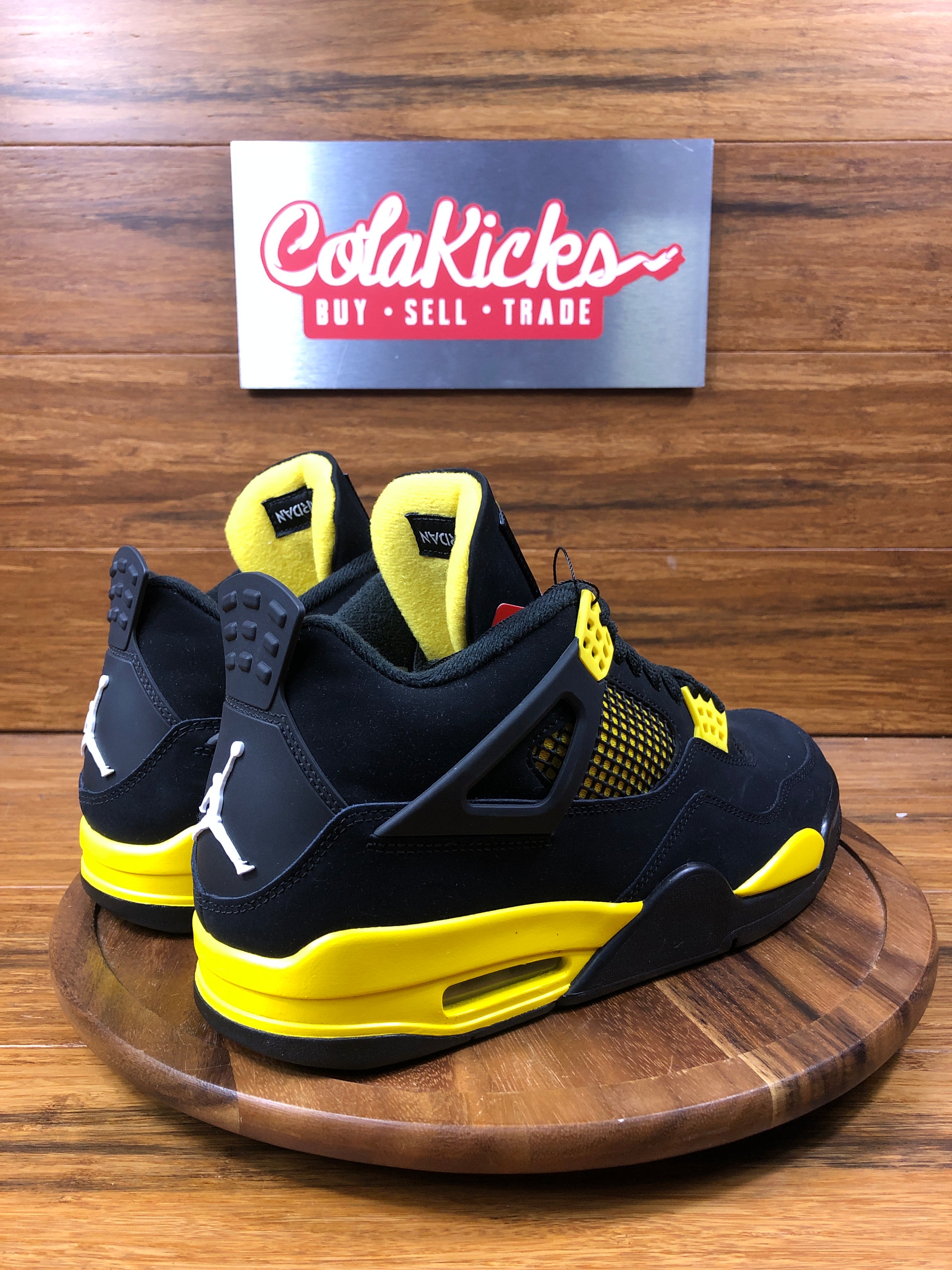 Jordan 4 Retro Thunder (2023)