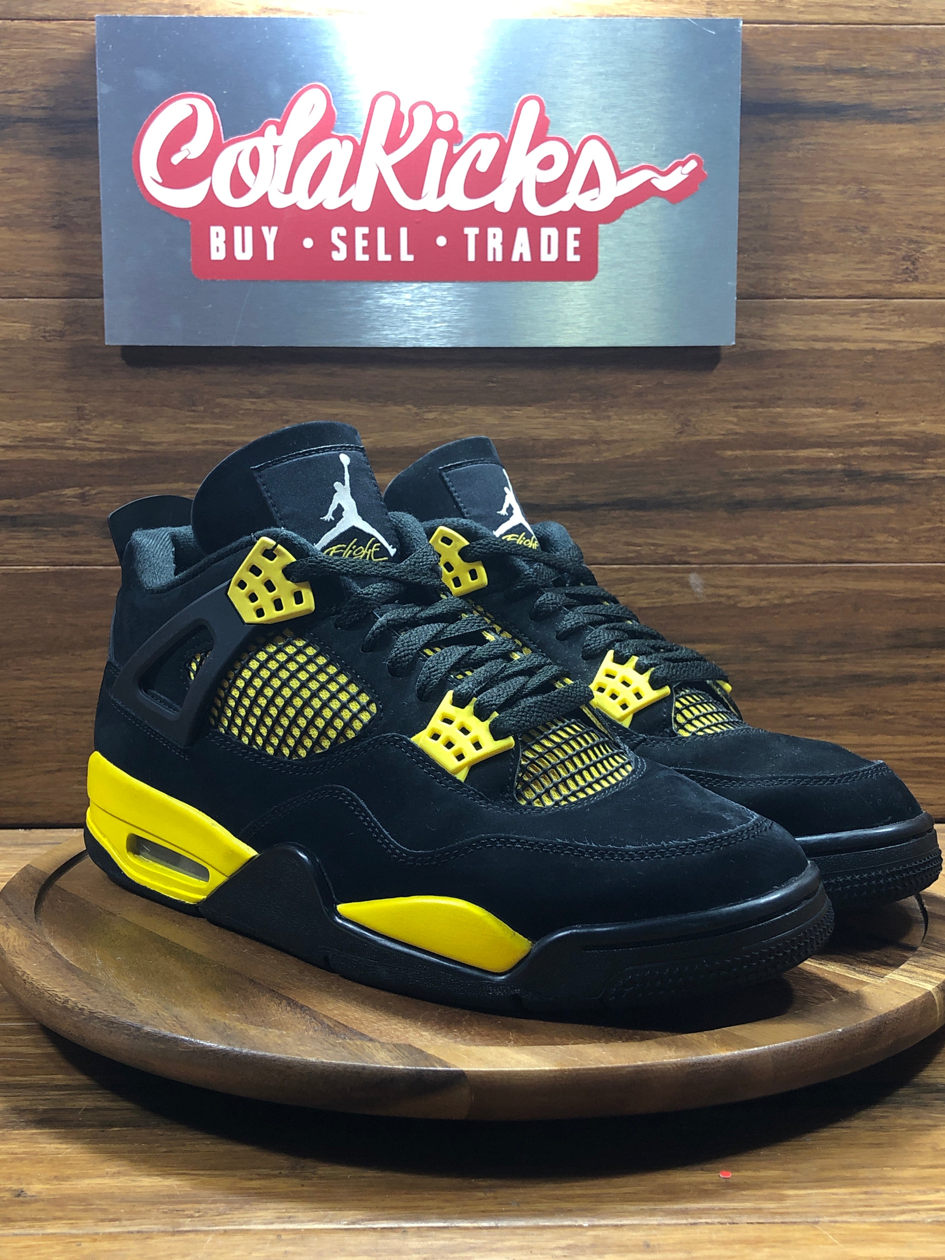 Jordan 4 Retro Thunder (2023)