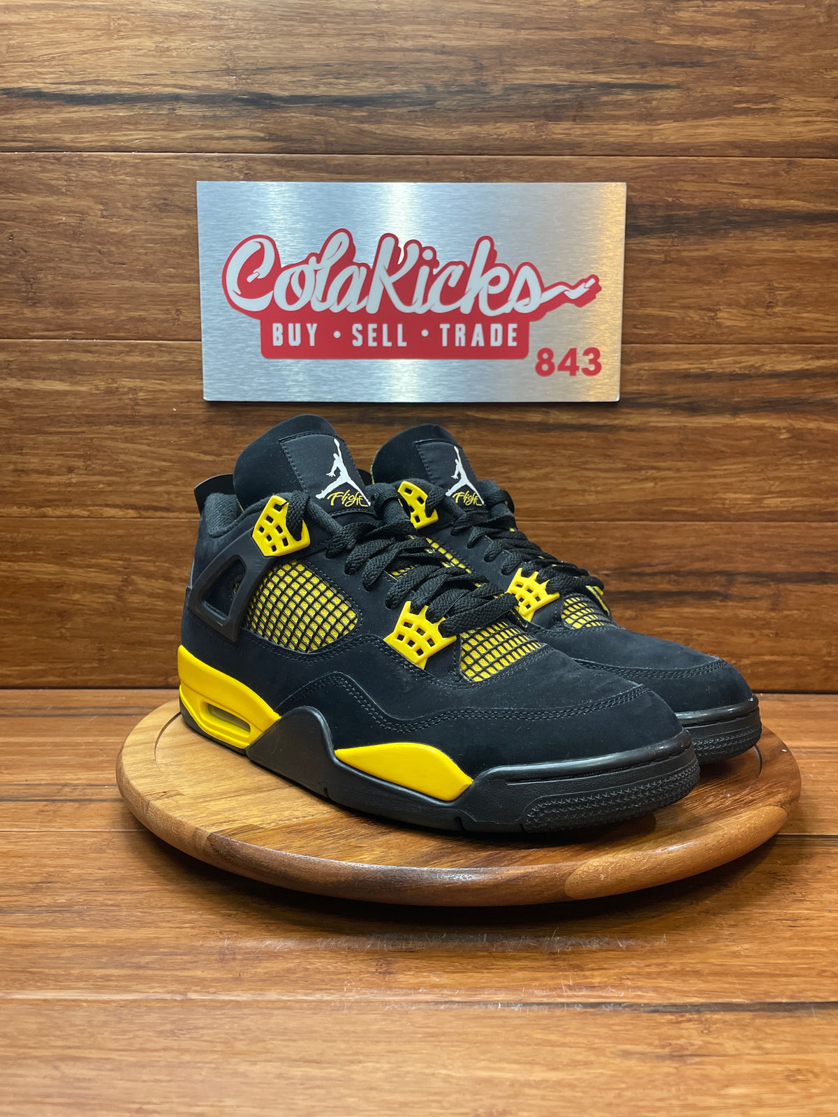 Jordan 4 Retro Thunder (2023)