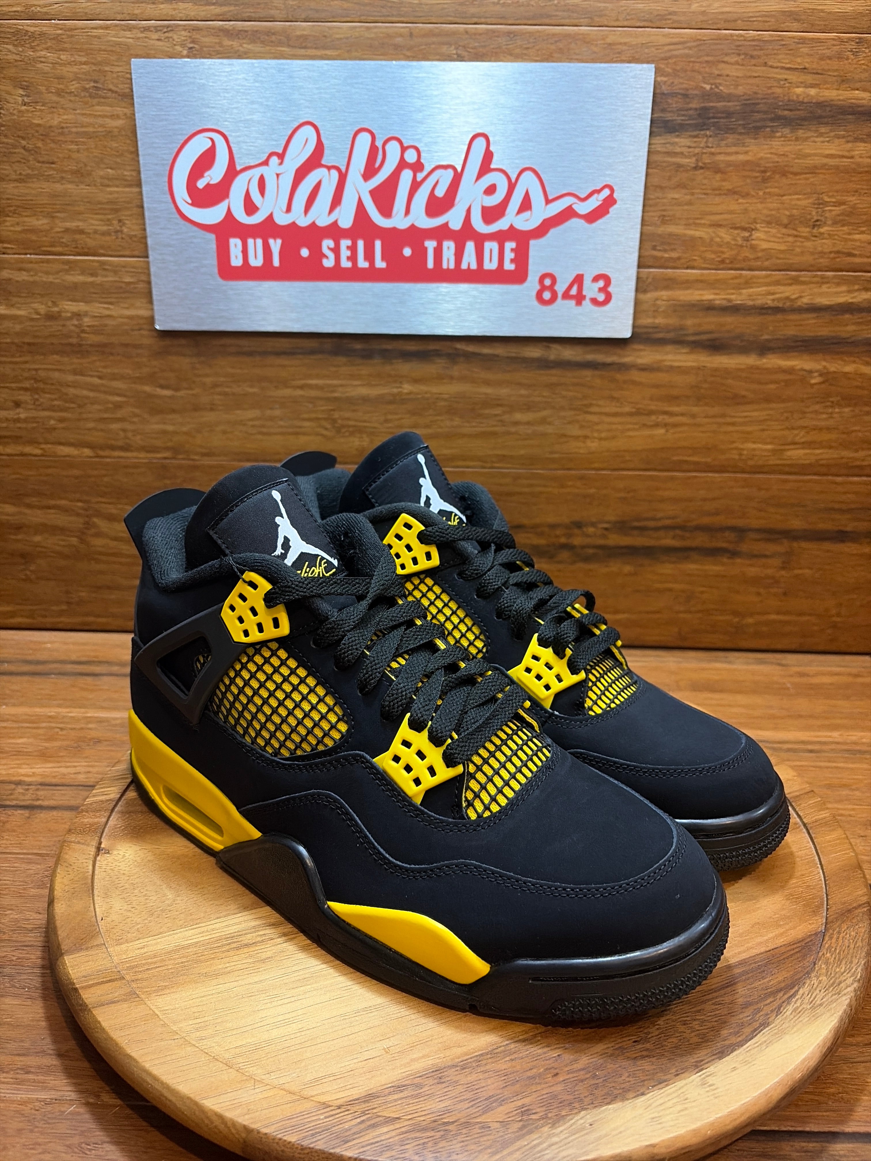 Jordan 4 Retro Thunder (2023)
