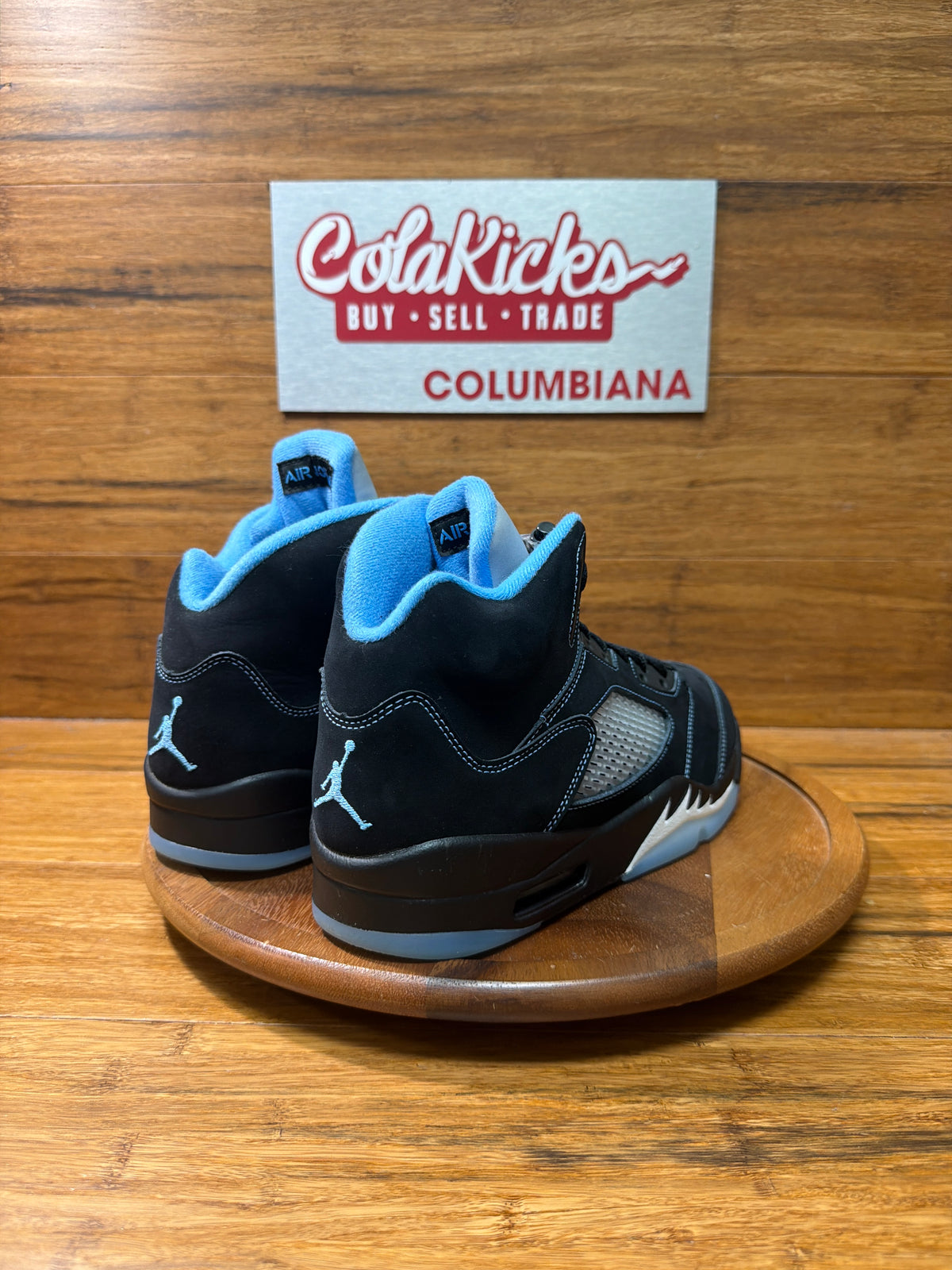 Jordan 5 Retro Black University Blue (2026)