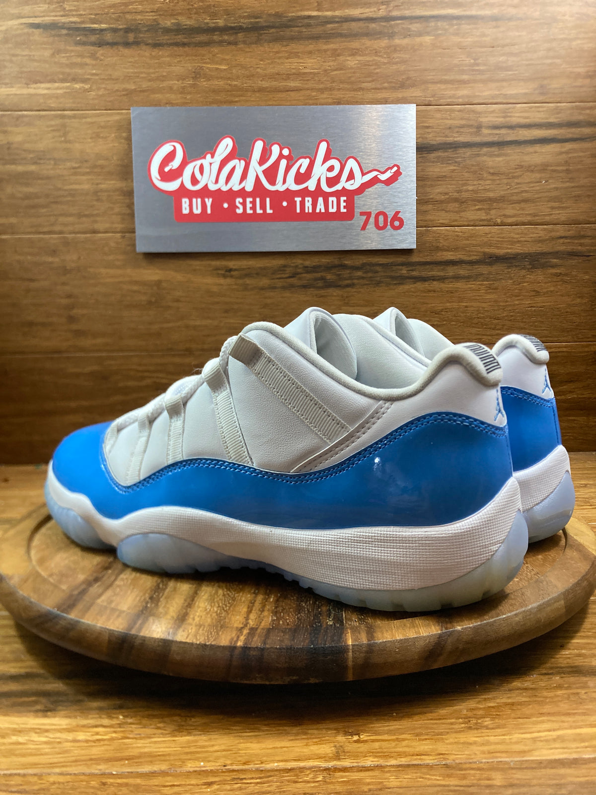 Jordan 11 Retro Low University Blue (2026)