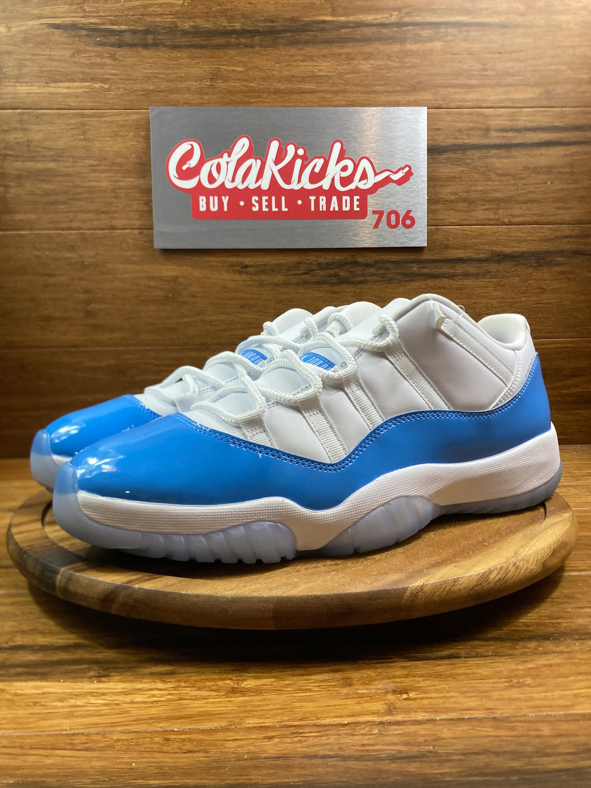 Jordan 11 Retro Low University Blue (2026)
