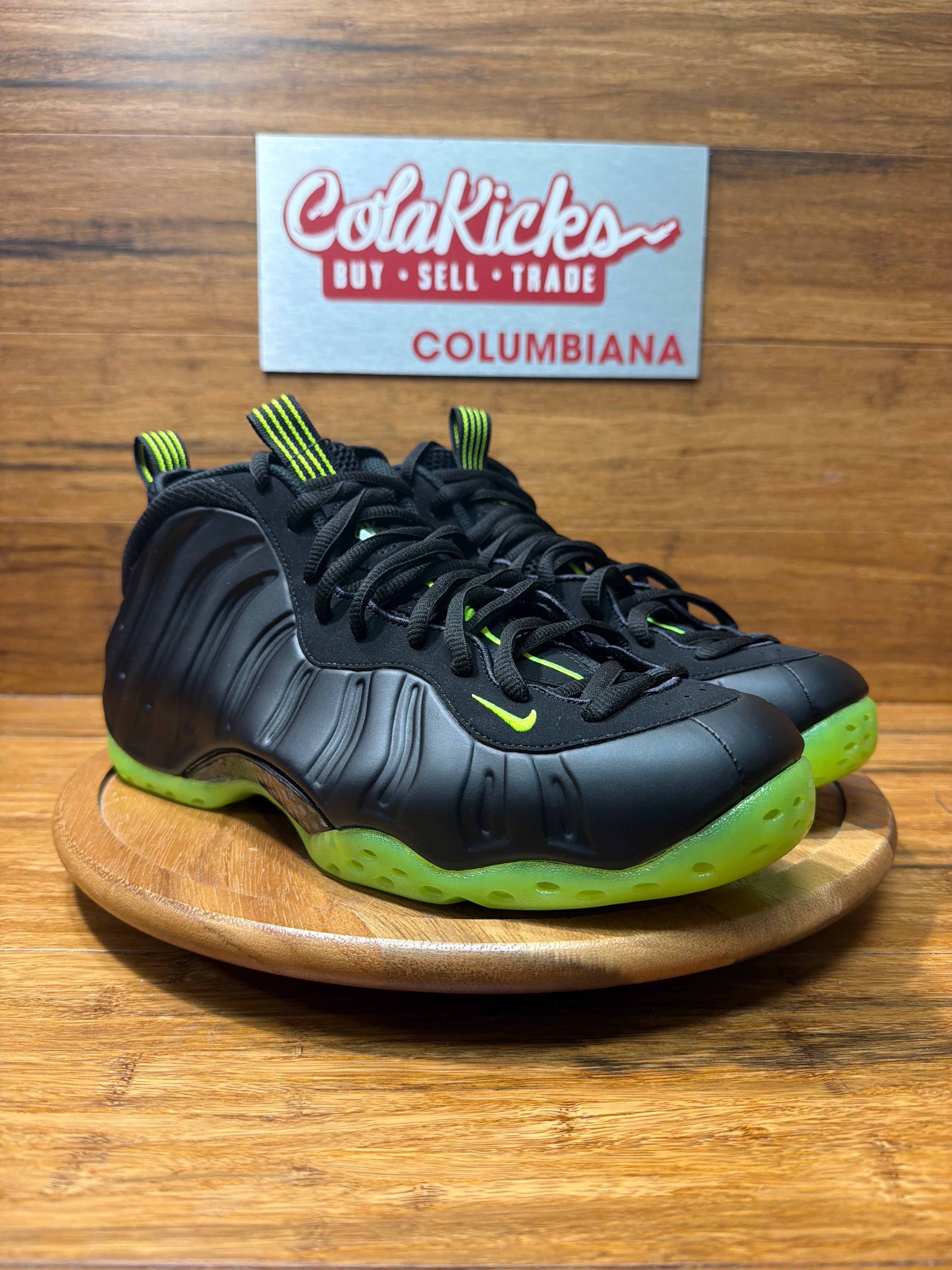 Nike Air Foamposite One Black Volt