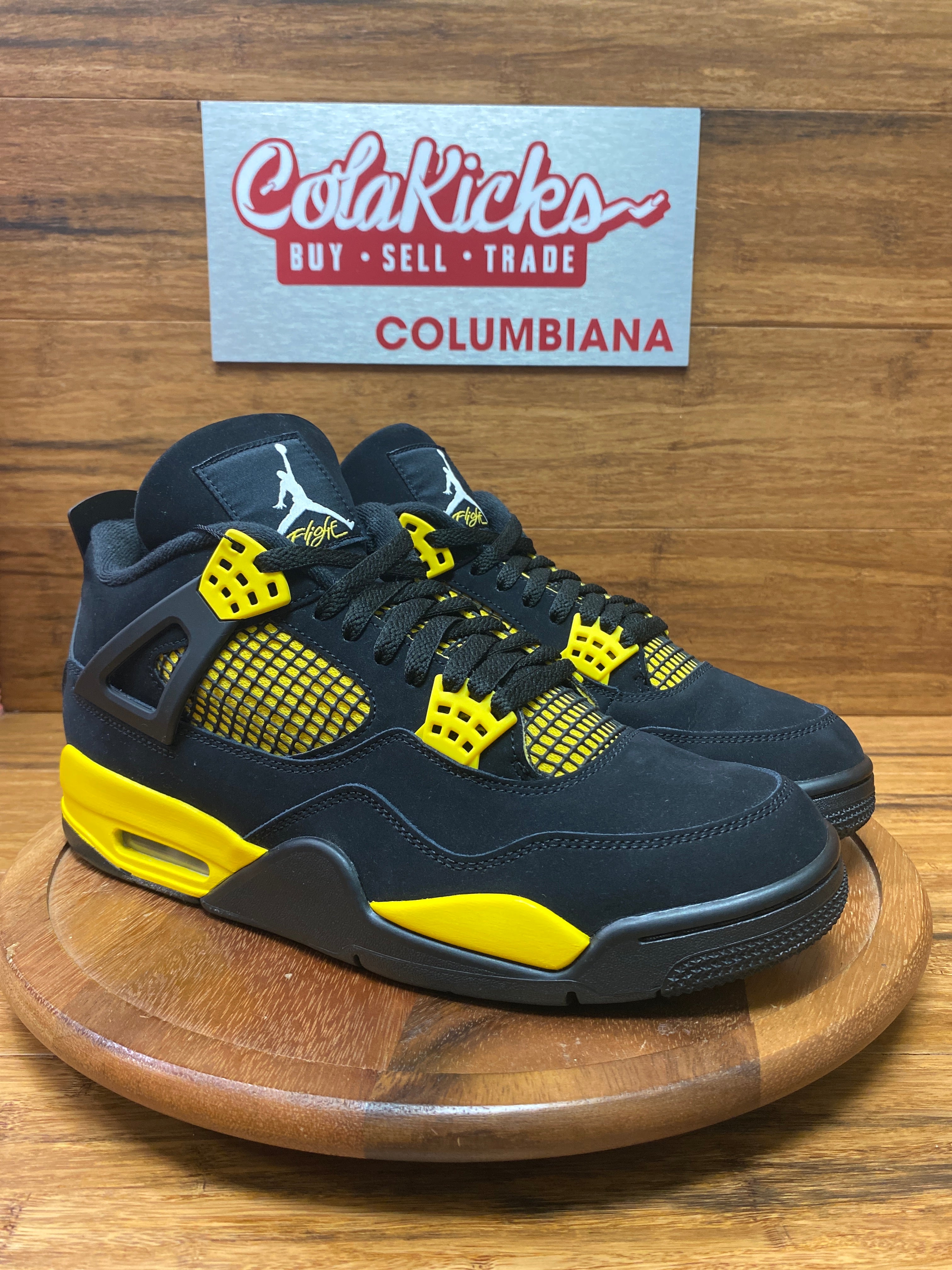 Jordan 4 Retro Thunder (2023)