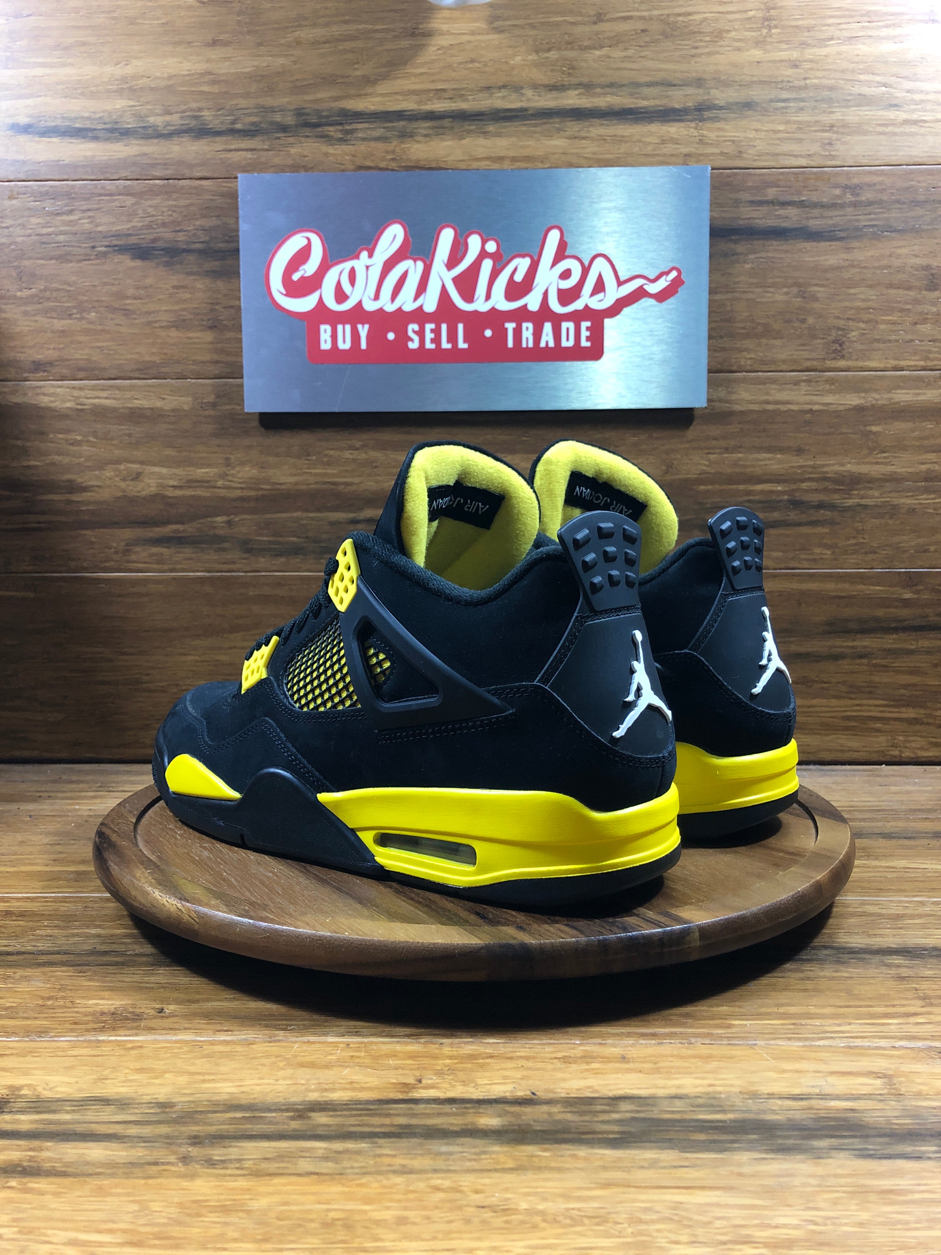 Jordan 4 Retro Thunder (2023)