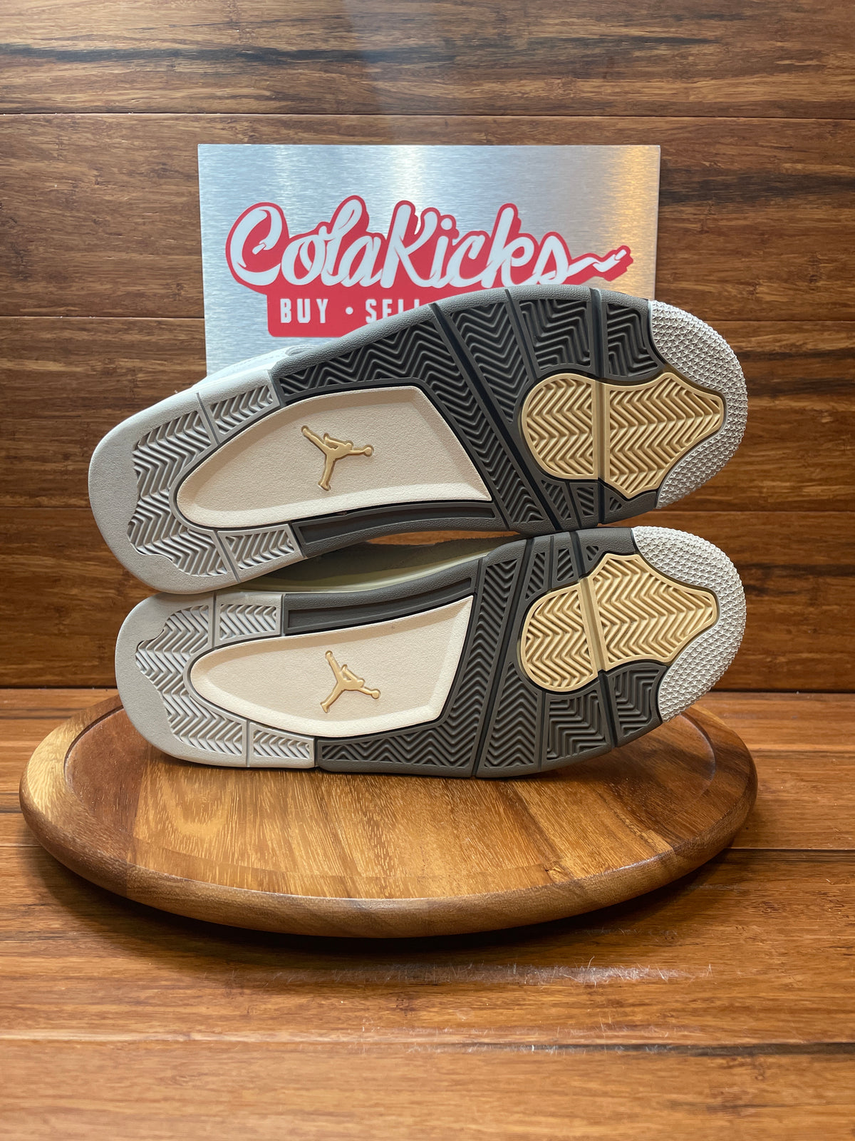 Jordan 4 Retro SE Craft Photon Dust