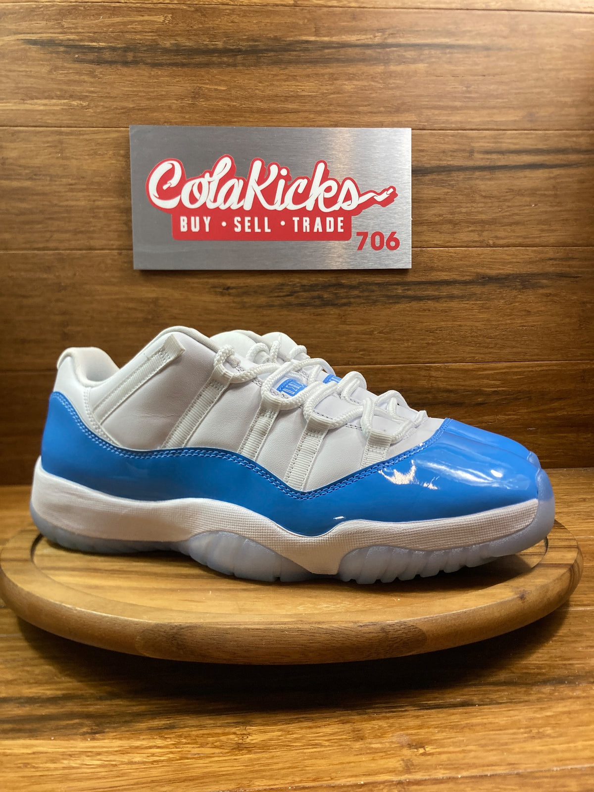 Jordan 11 Retro Low University Blue (2026)