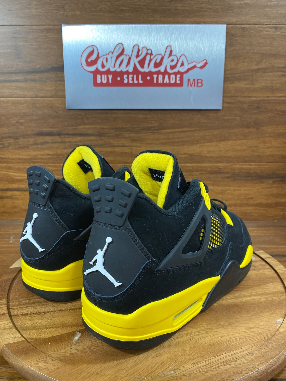 Jordan 4 Retro Thunder (2023)