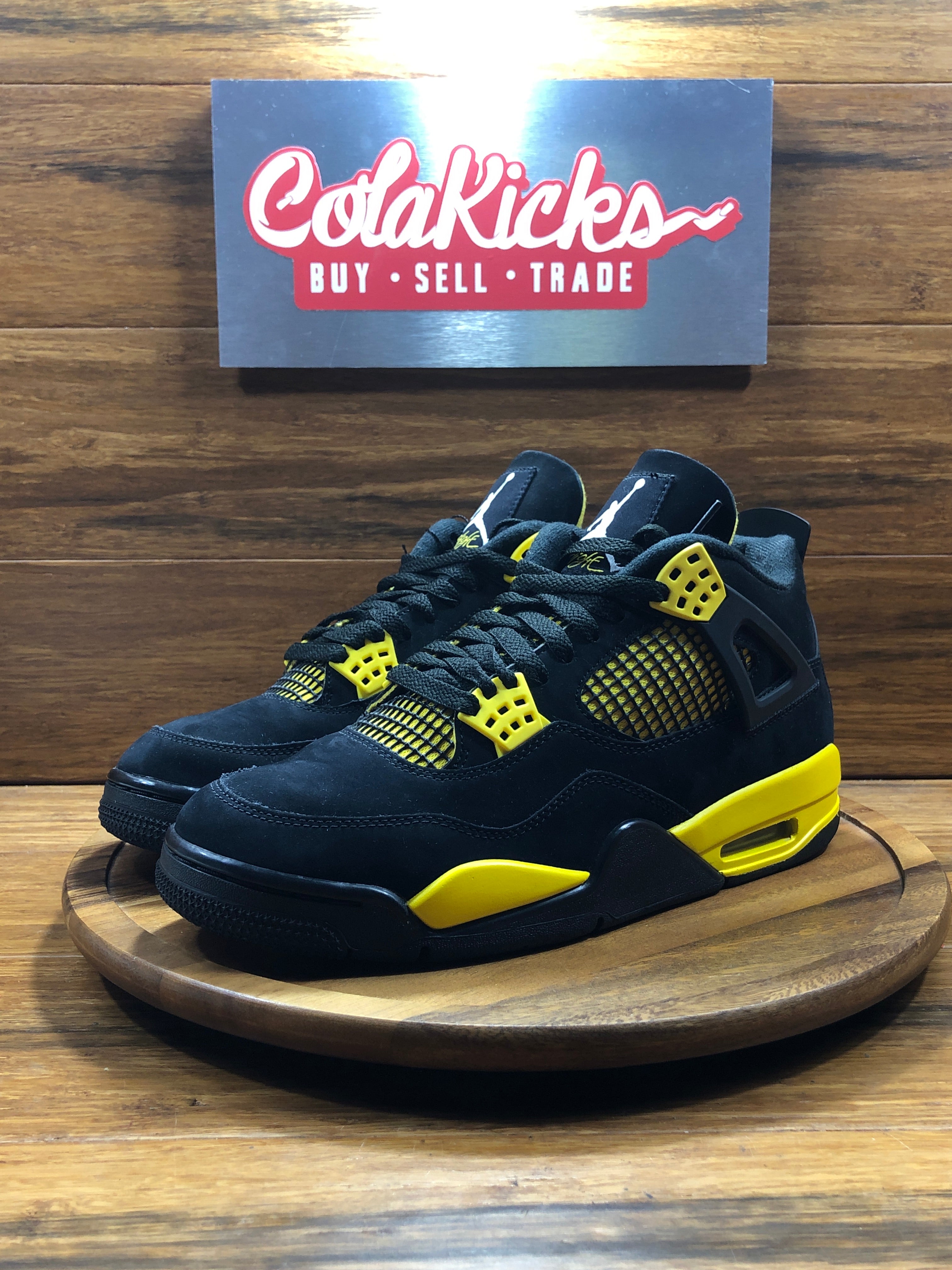 Jordan 4 Retro Thunder (2023)