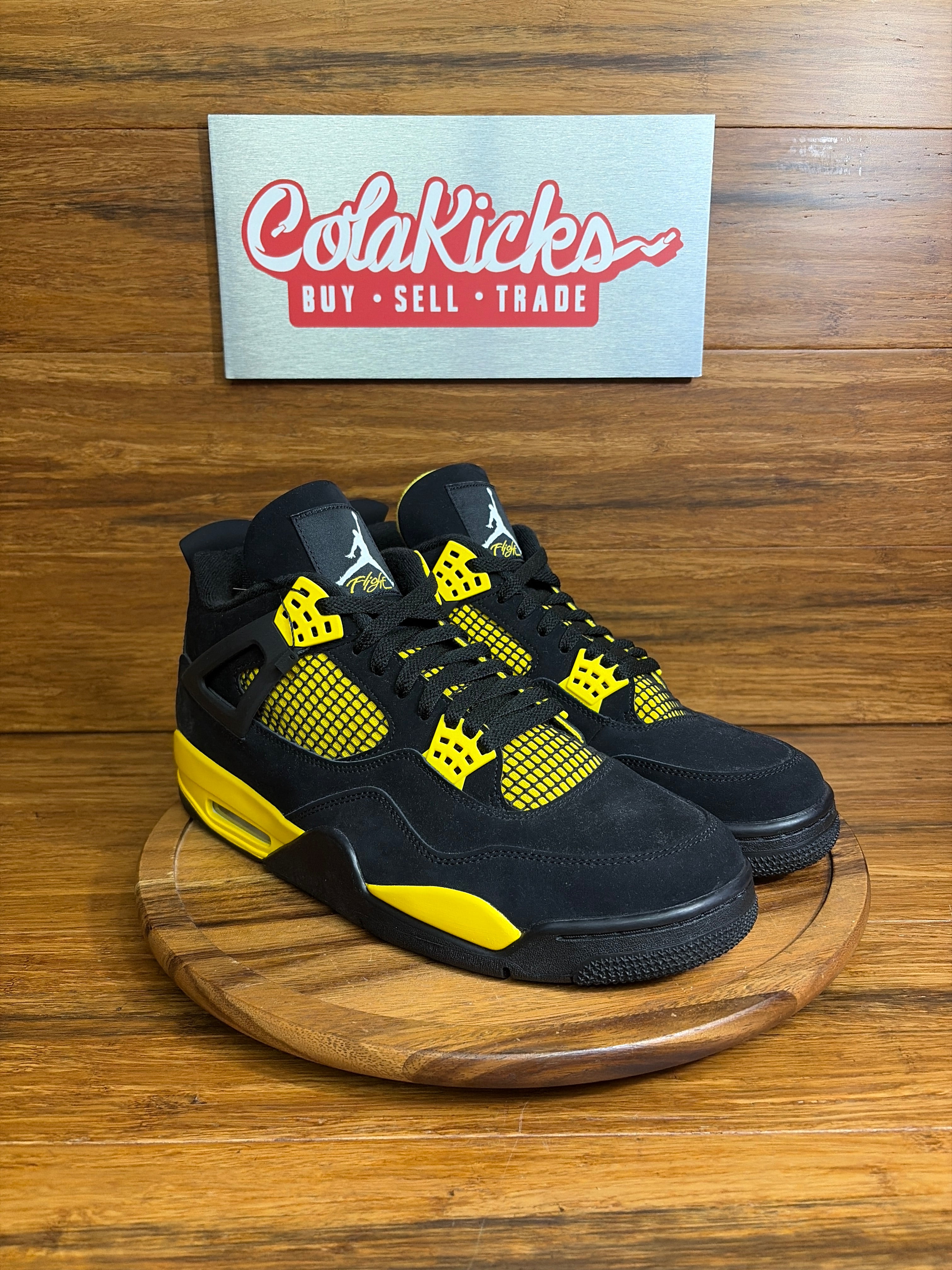 Jordan 4 Retro Thunder (2023)