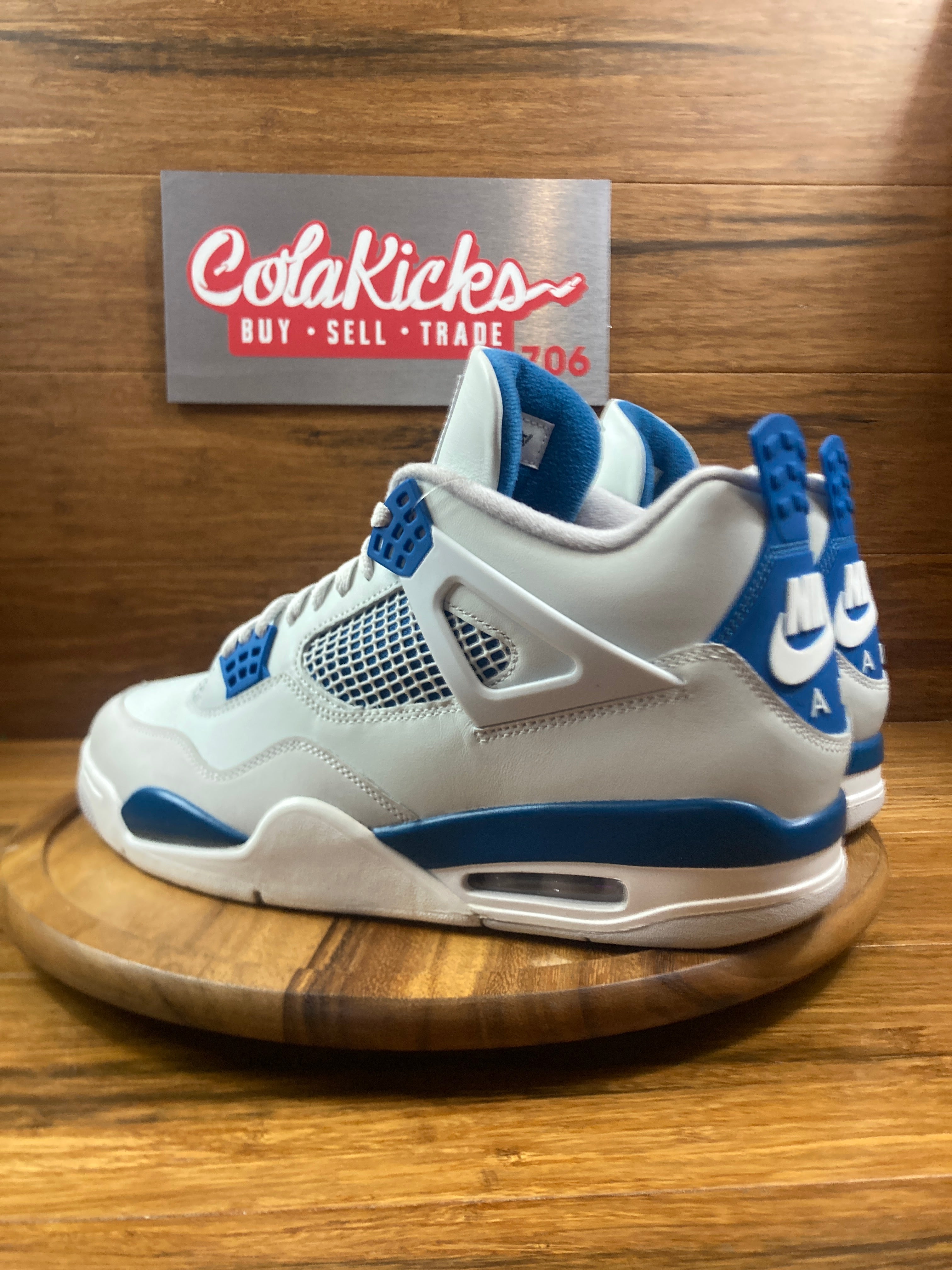 Jordan 4 Retro Military Blue (2024)
