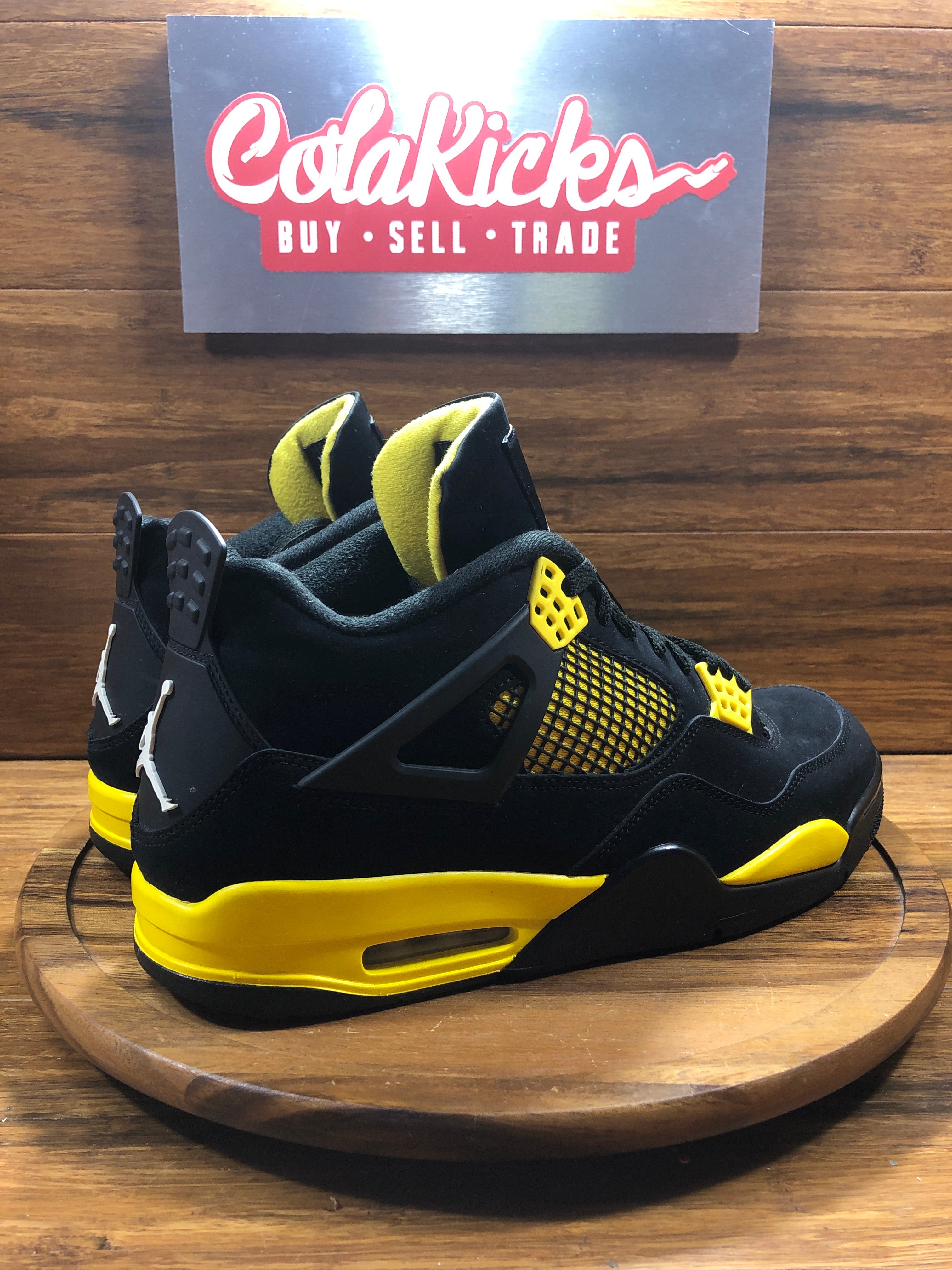 Jordan 4 Retro Thunder (2023)