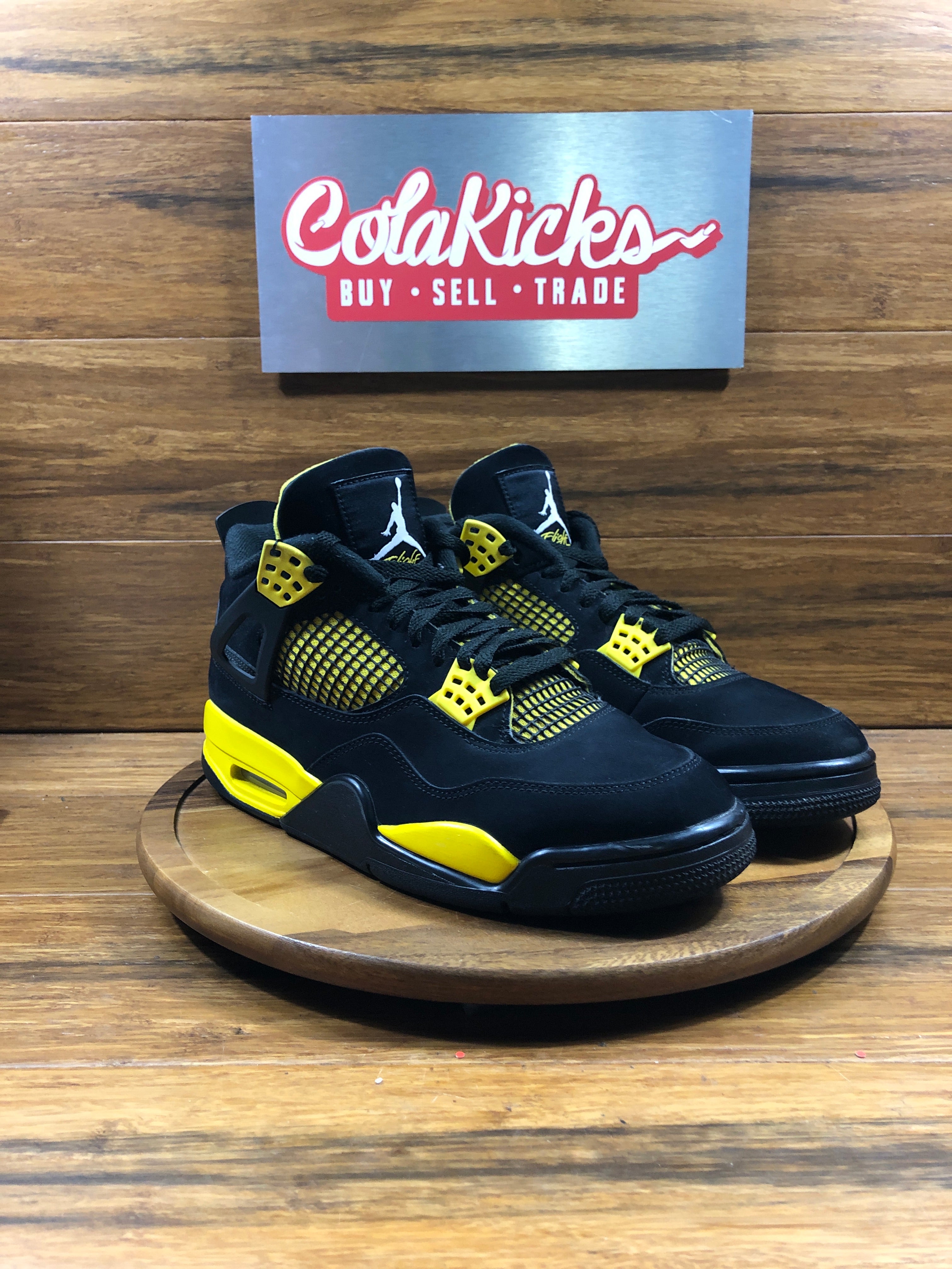 Jordan 4 Retro Thunder (2023)