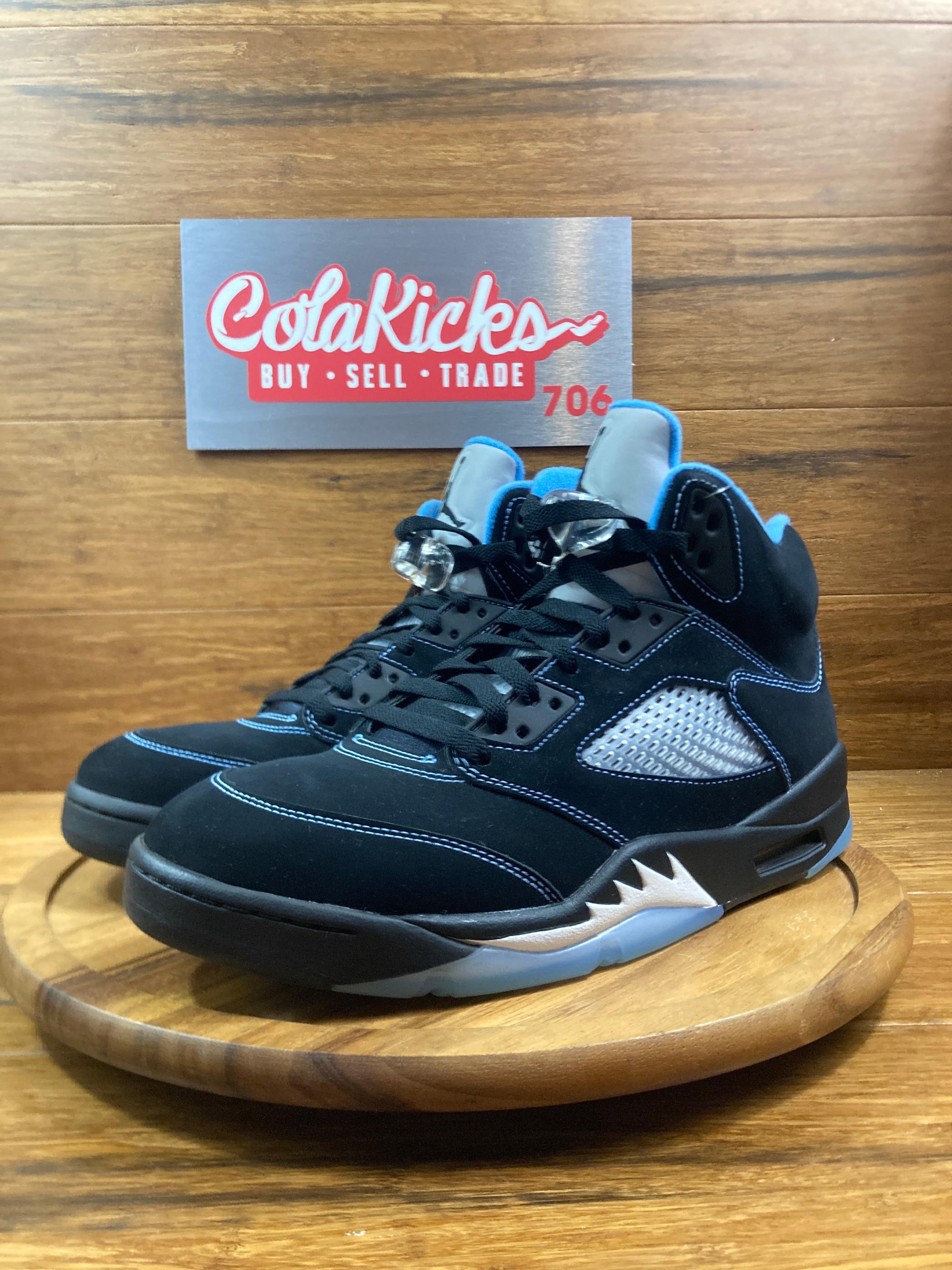 Jordan 5 Retro Black University Blue (2026)