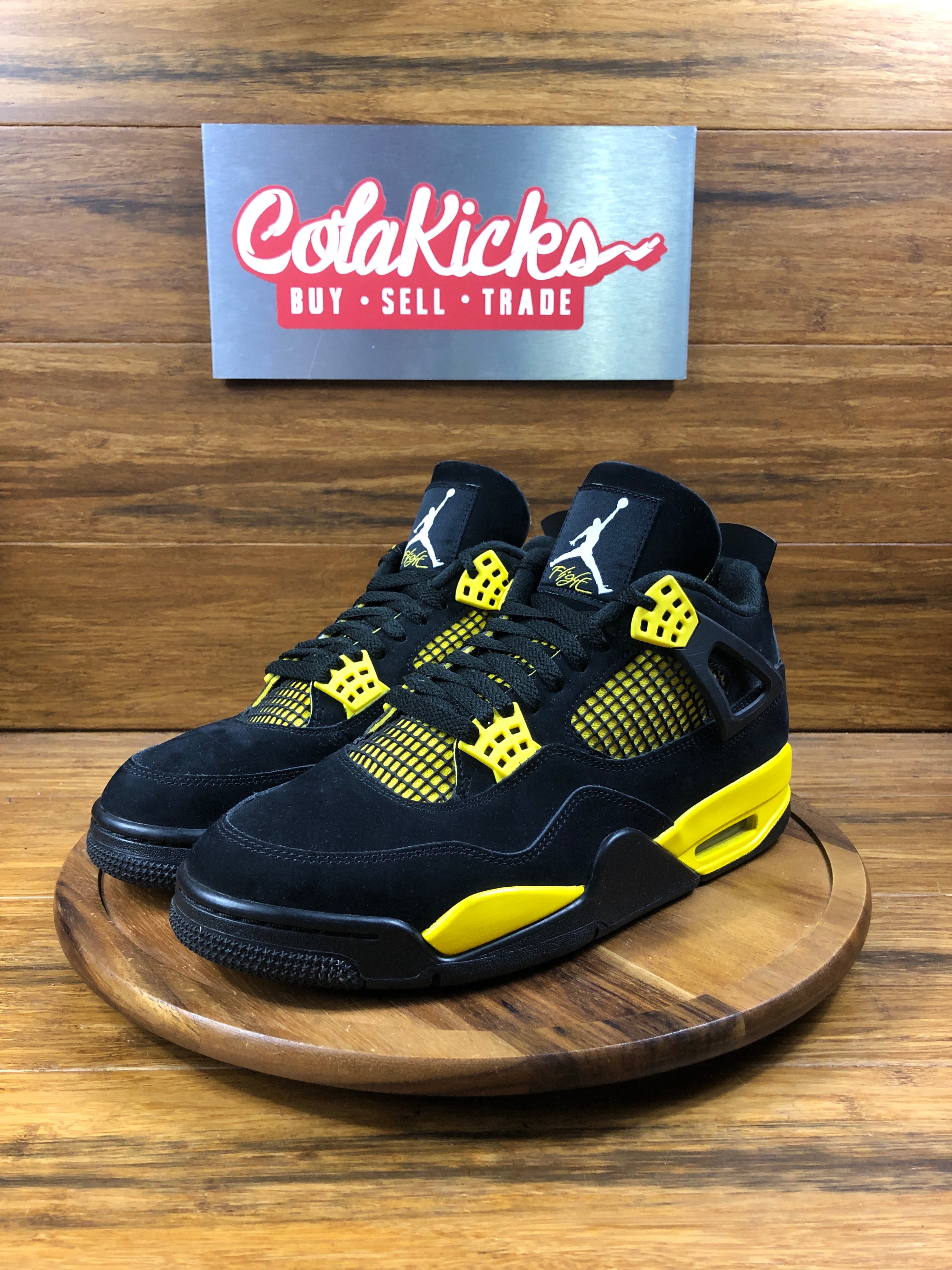 Jordan 4 Retro Thunder (2023)