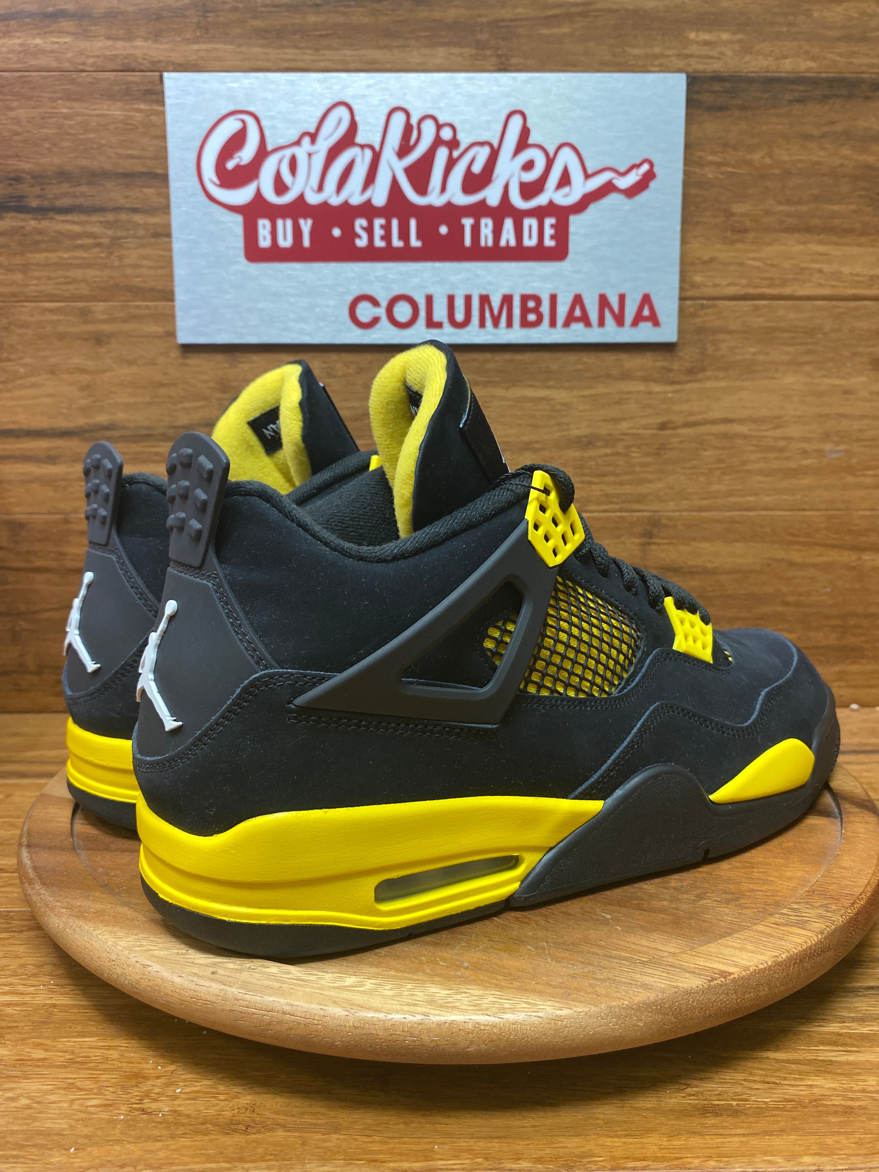 Jordan 4 Retro Thunder (2023)