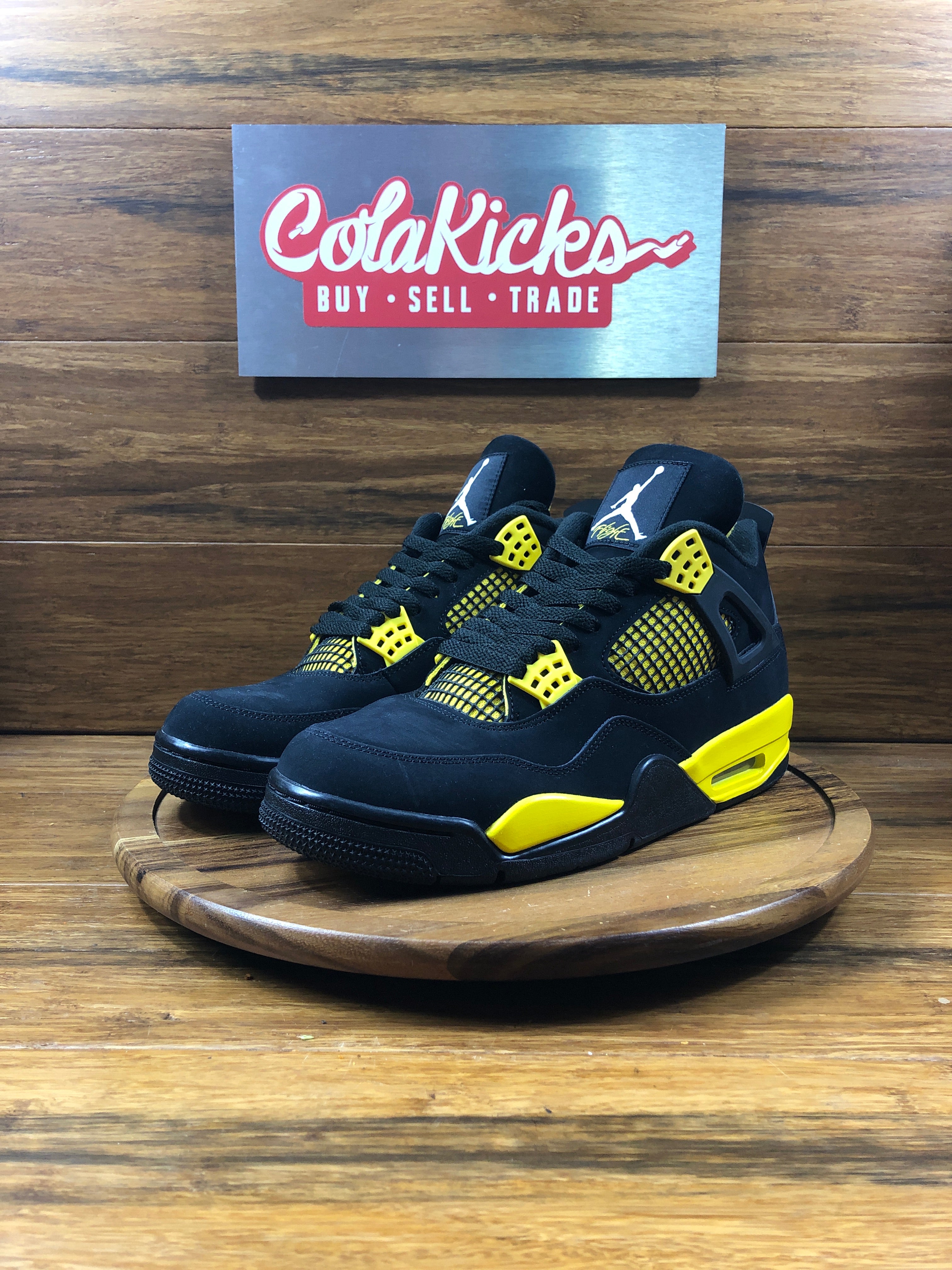 Jordan 4 Retro Thunder (2023)