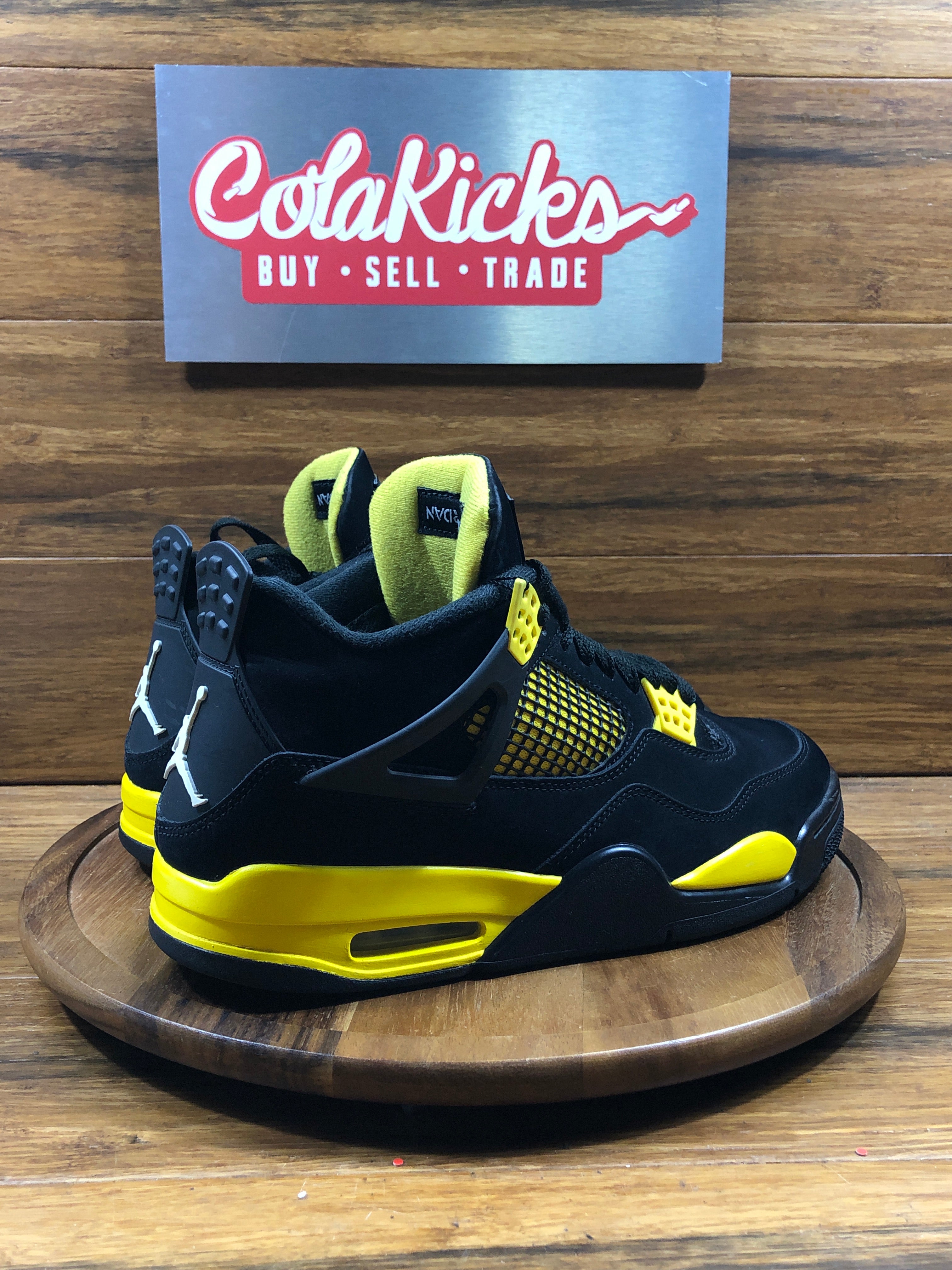 Jordan 4 Retro Thunder (2023)