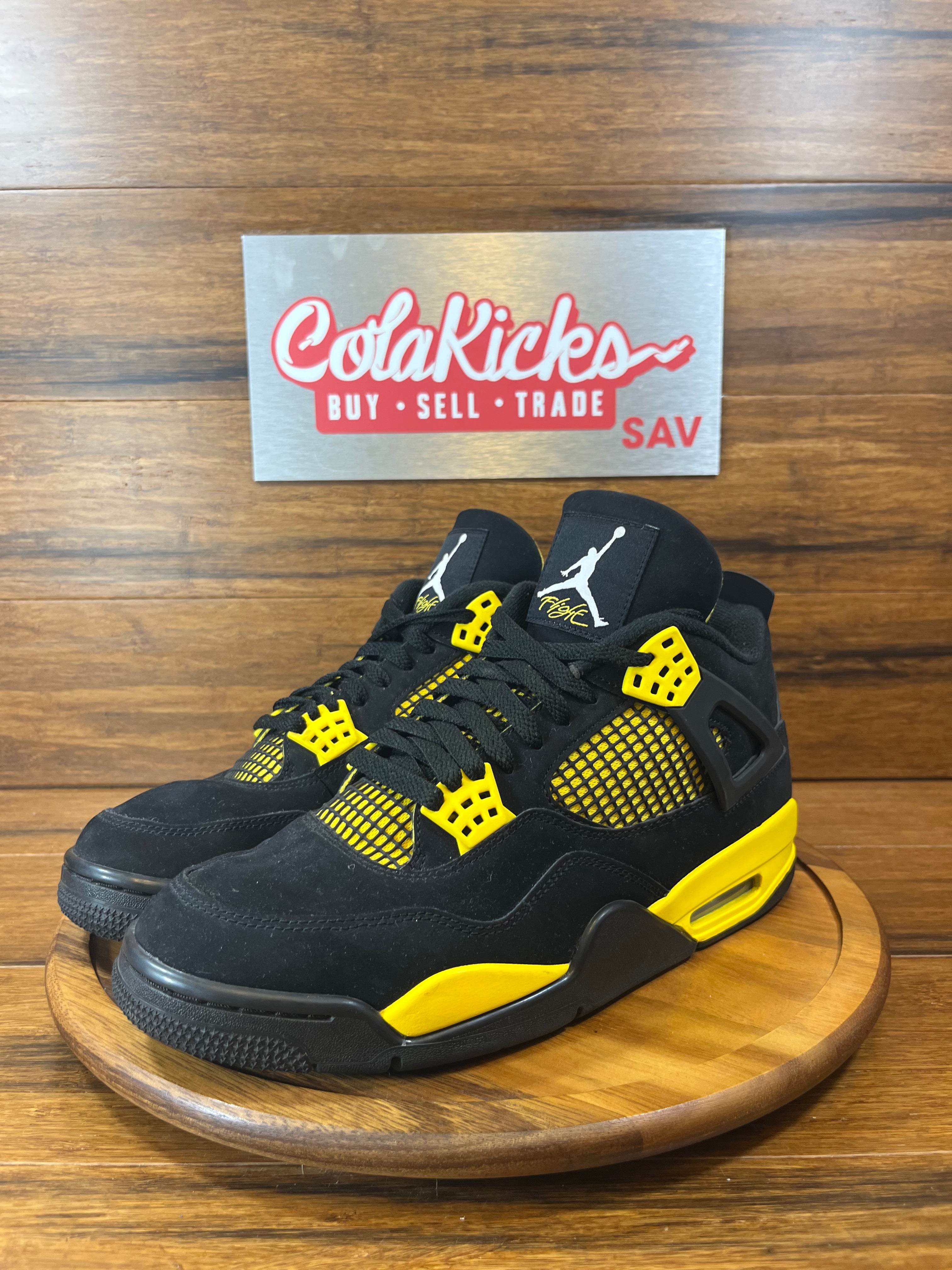 Jordan 4 Retro Thunder (2023)