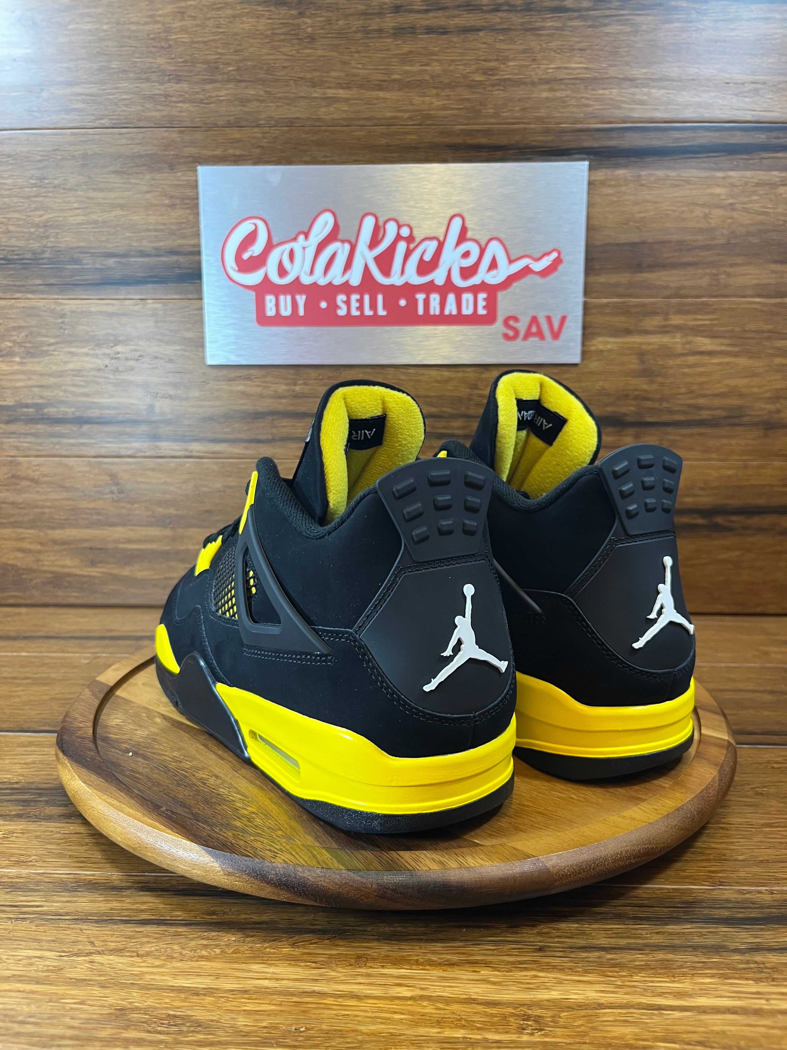 Jordan 4 Retro Thunder (2023)
