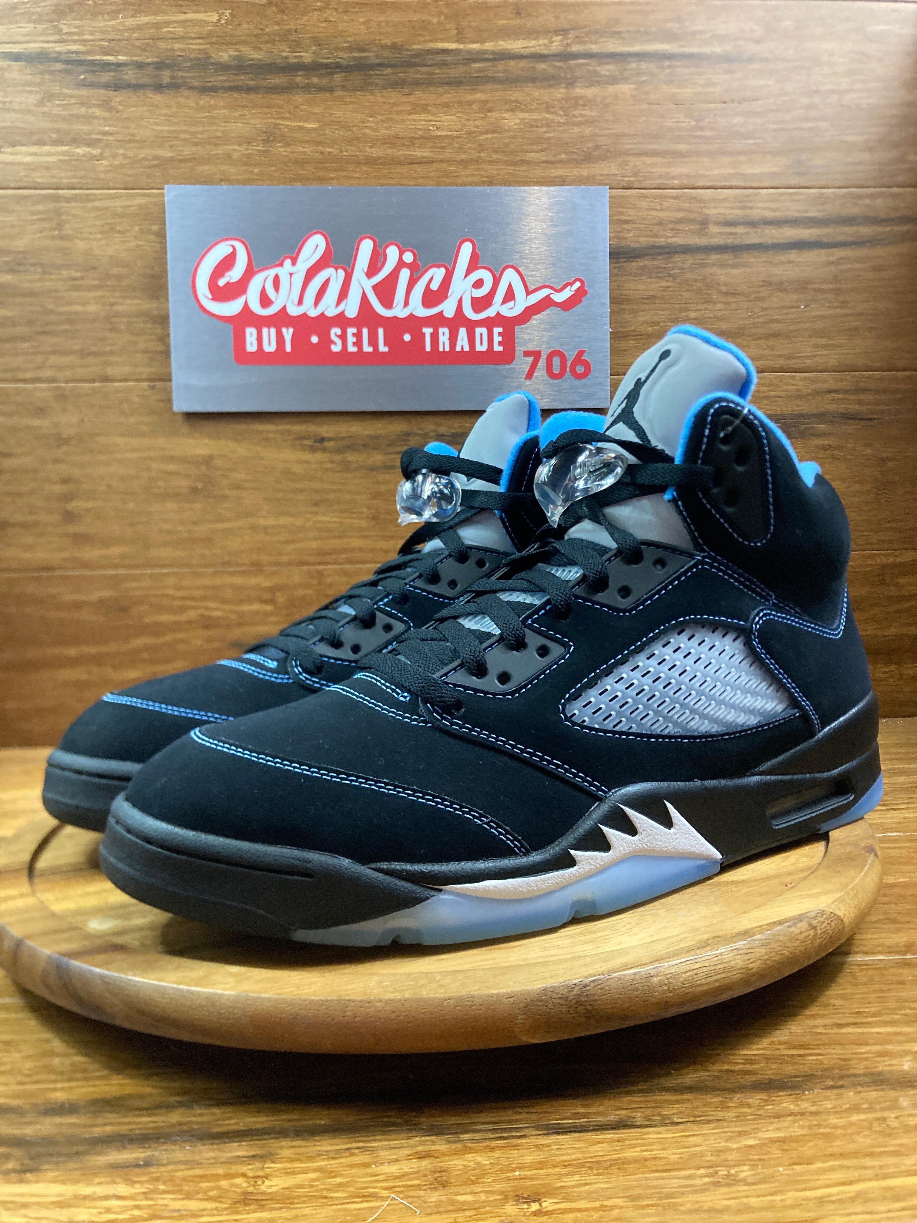 Jordan 5 Retro Black University Blue (2026)
