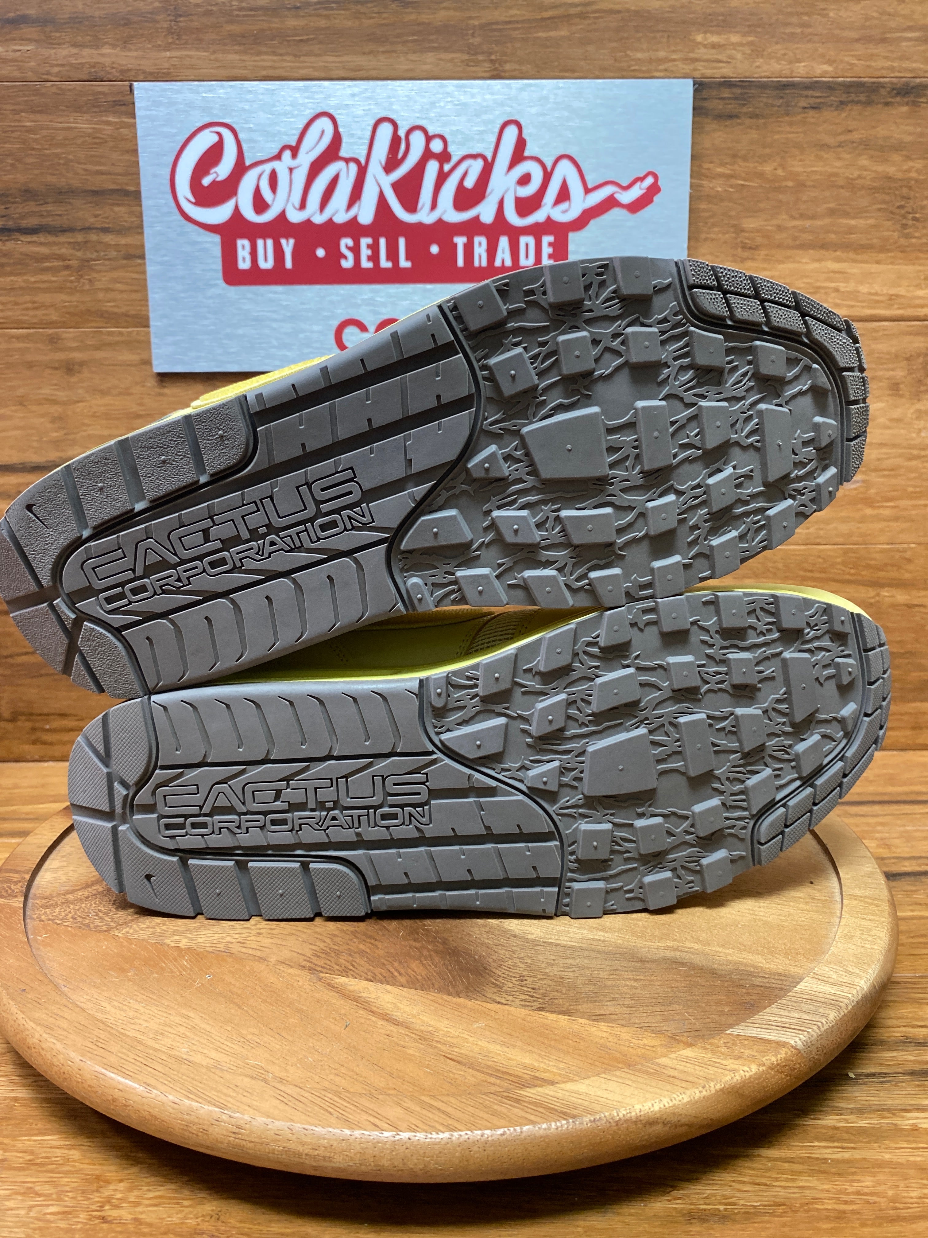 Nike Air Max 1 Travis Scott Cactus Jack Saturn Gold