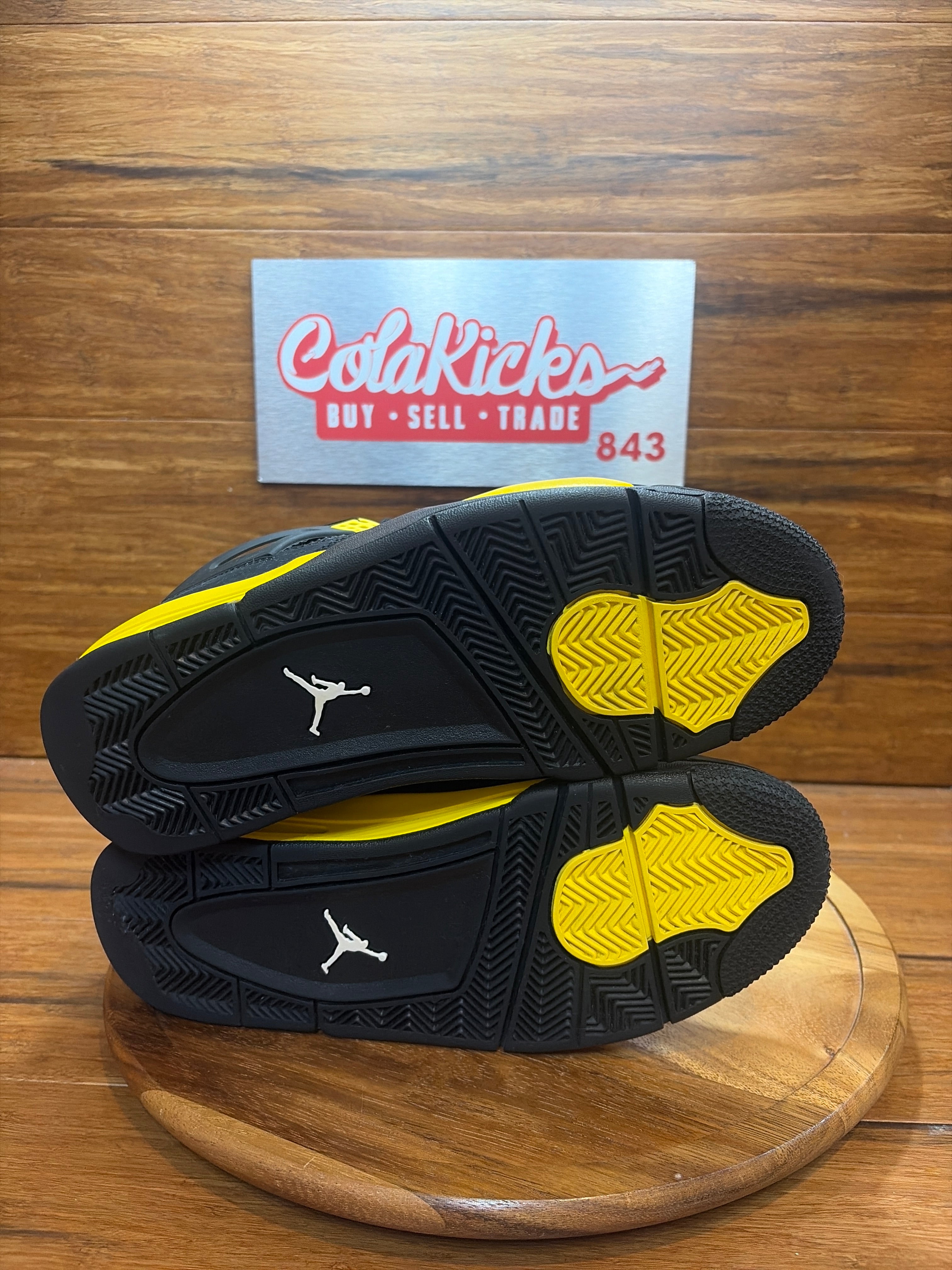 Jordan 4 Retro Thunder (2023)