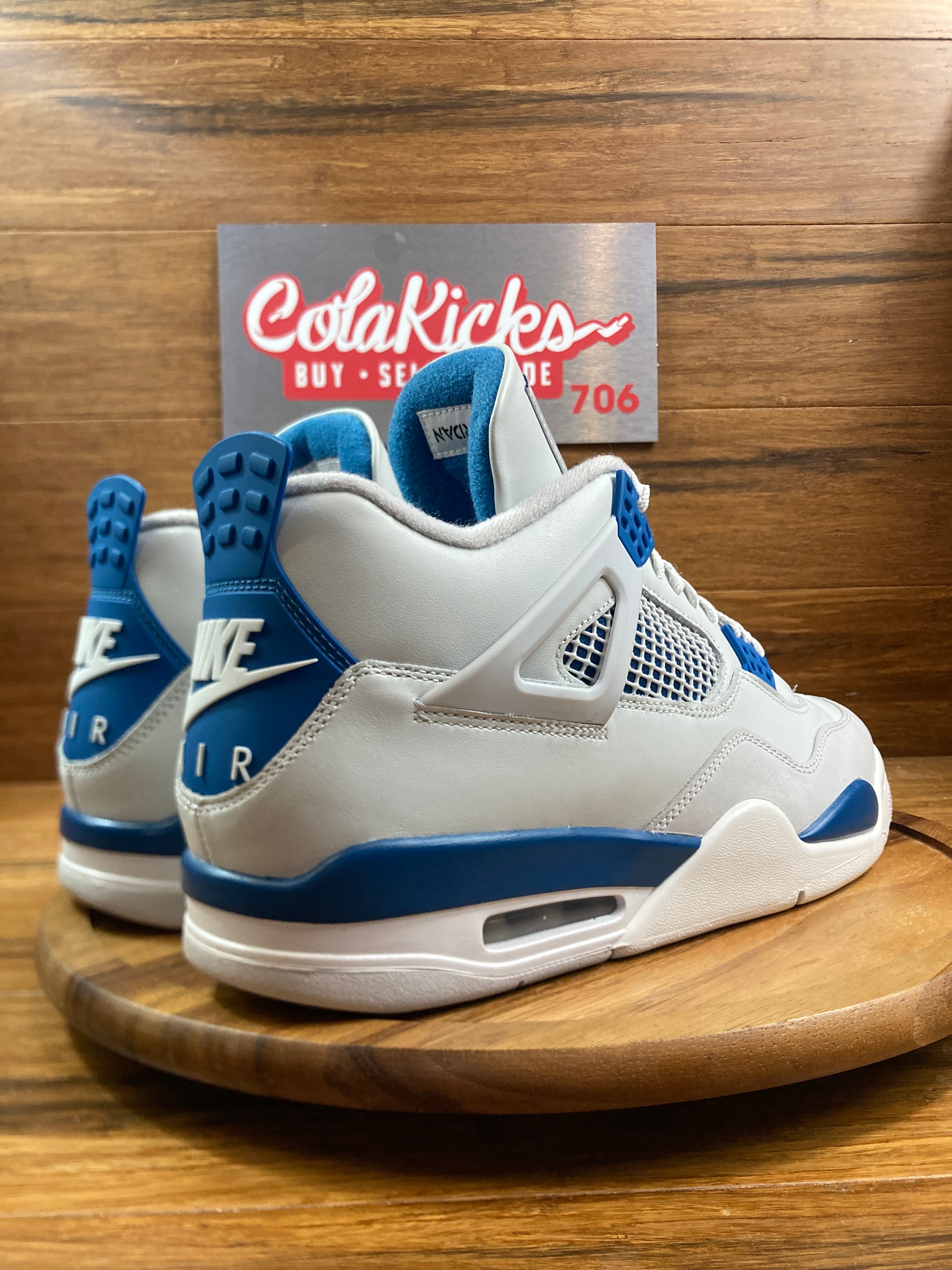 Jordan 4 Retro Military Blue (2024)