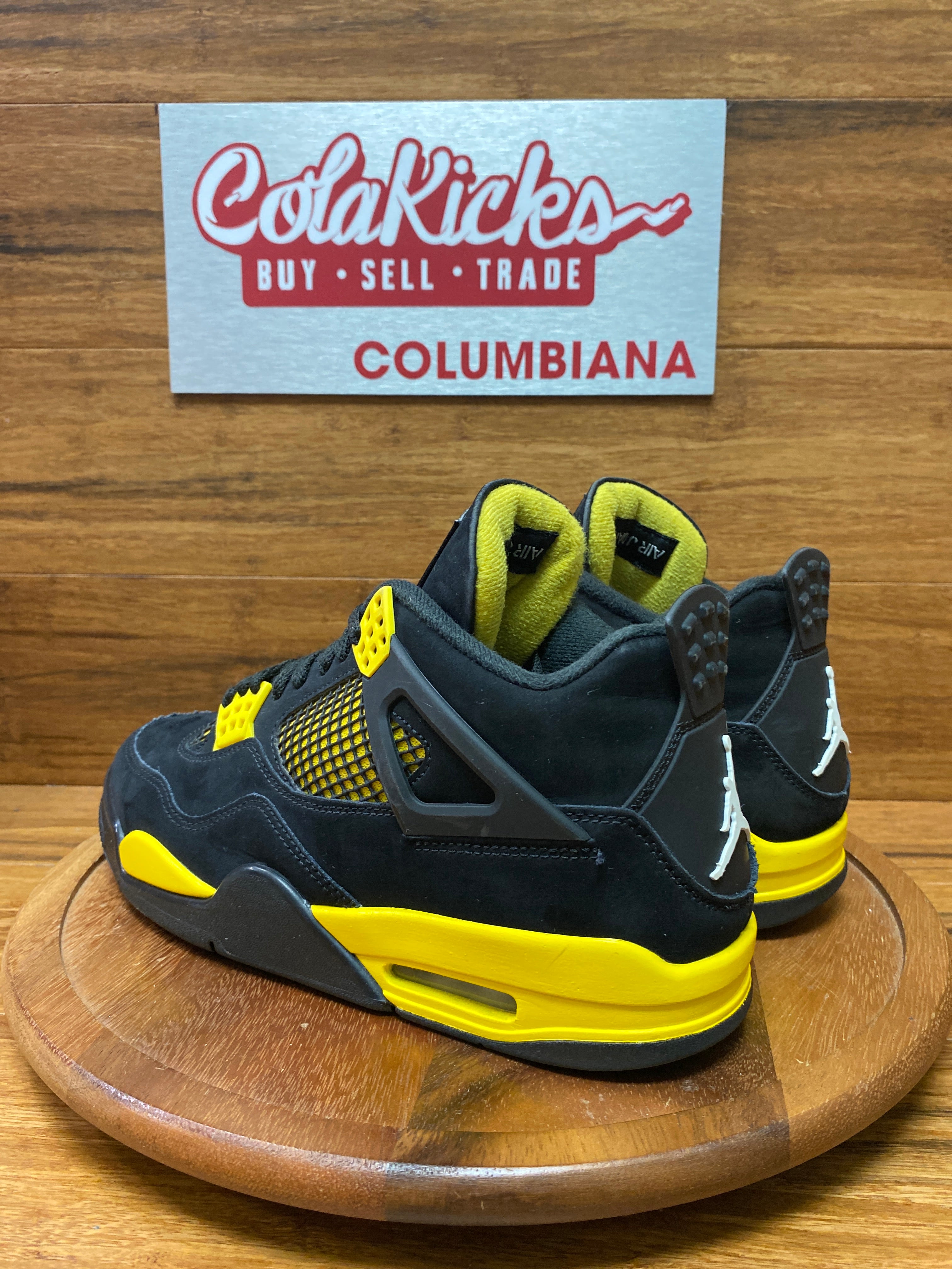 Jordan 4 Retro Thunder (2023)