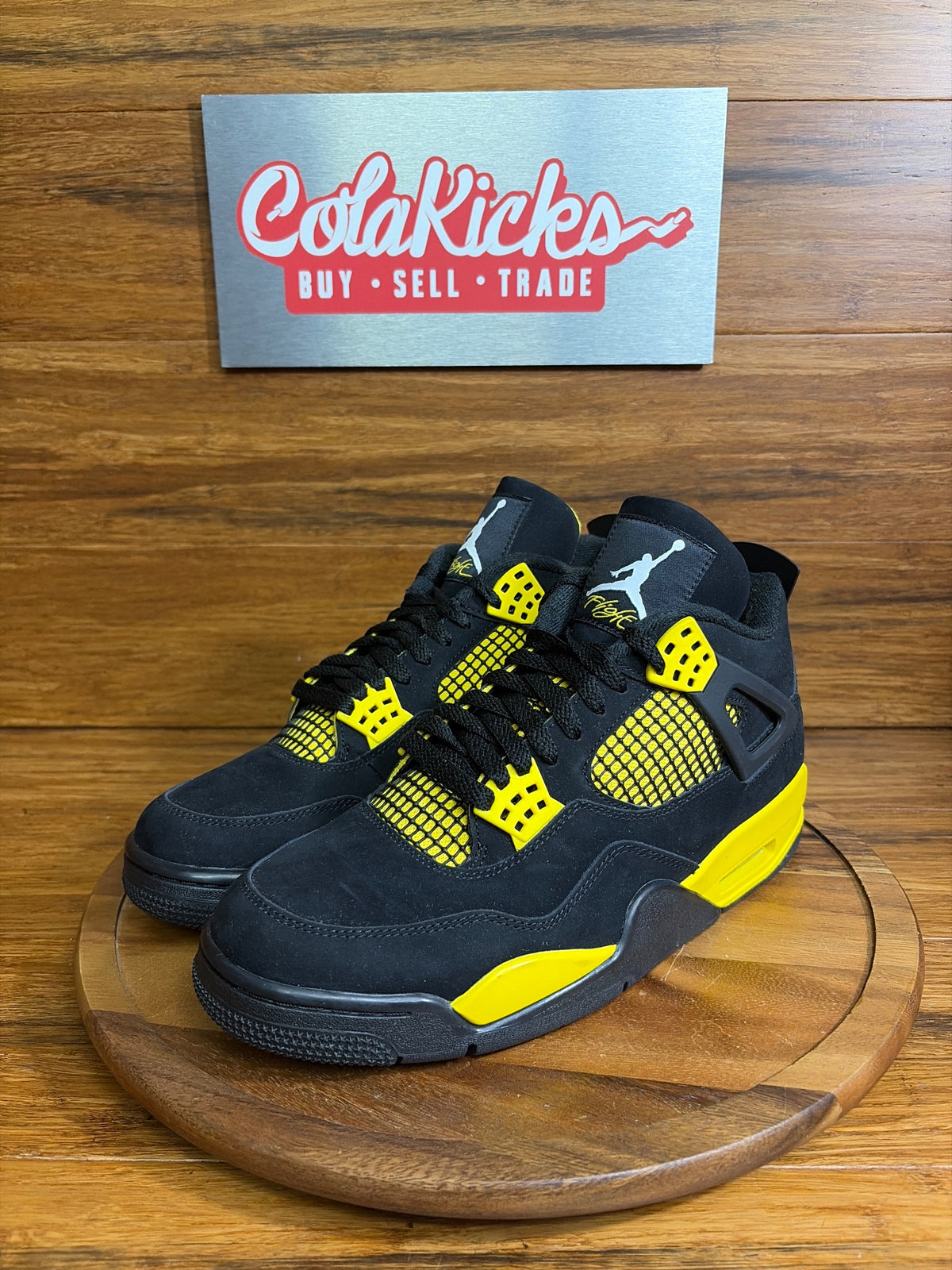 Jordan 4 Retro Thunder (2023)