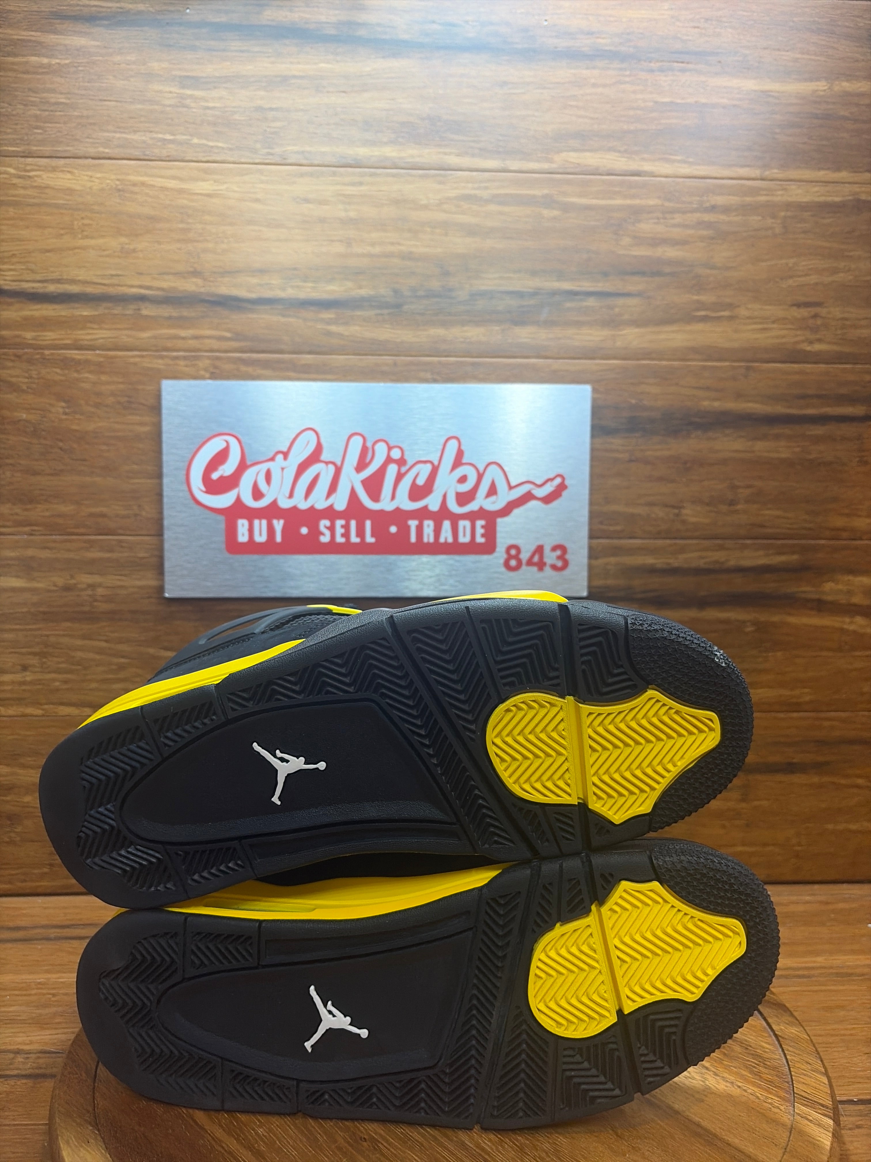 Jordan 4 Retro Thunder (2023)