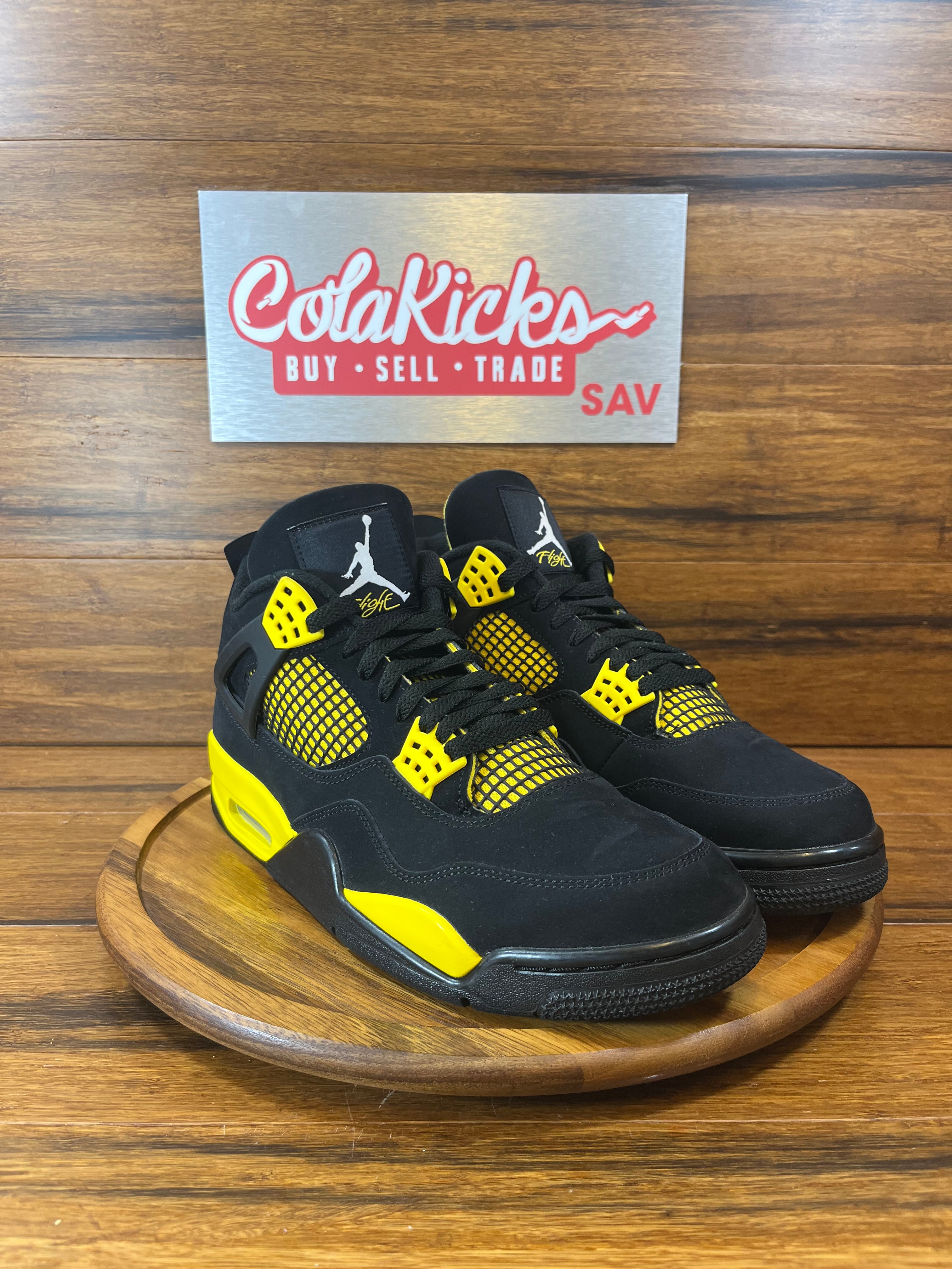 Jordan 4 Retro Thunder (2023)