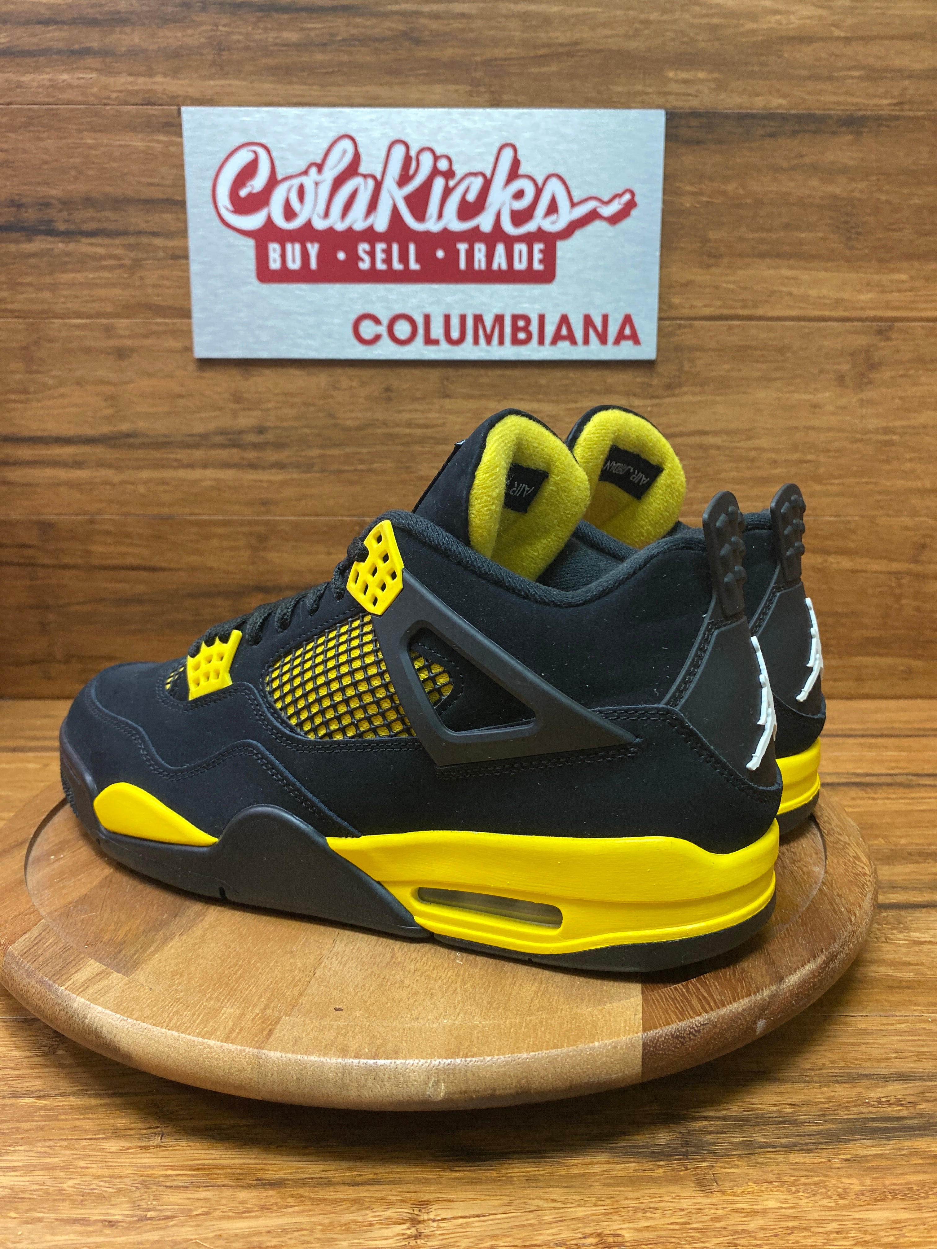 Jordan 4 Retro Thunder (2023)