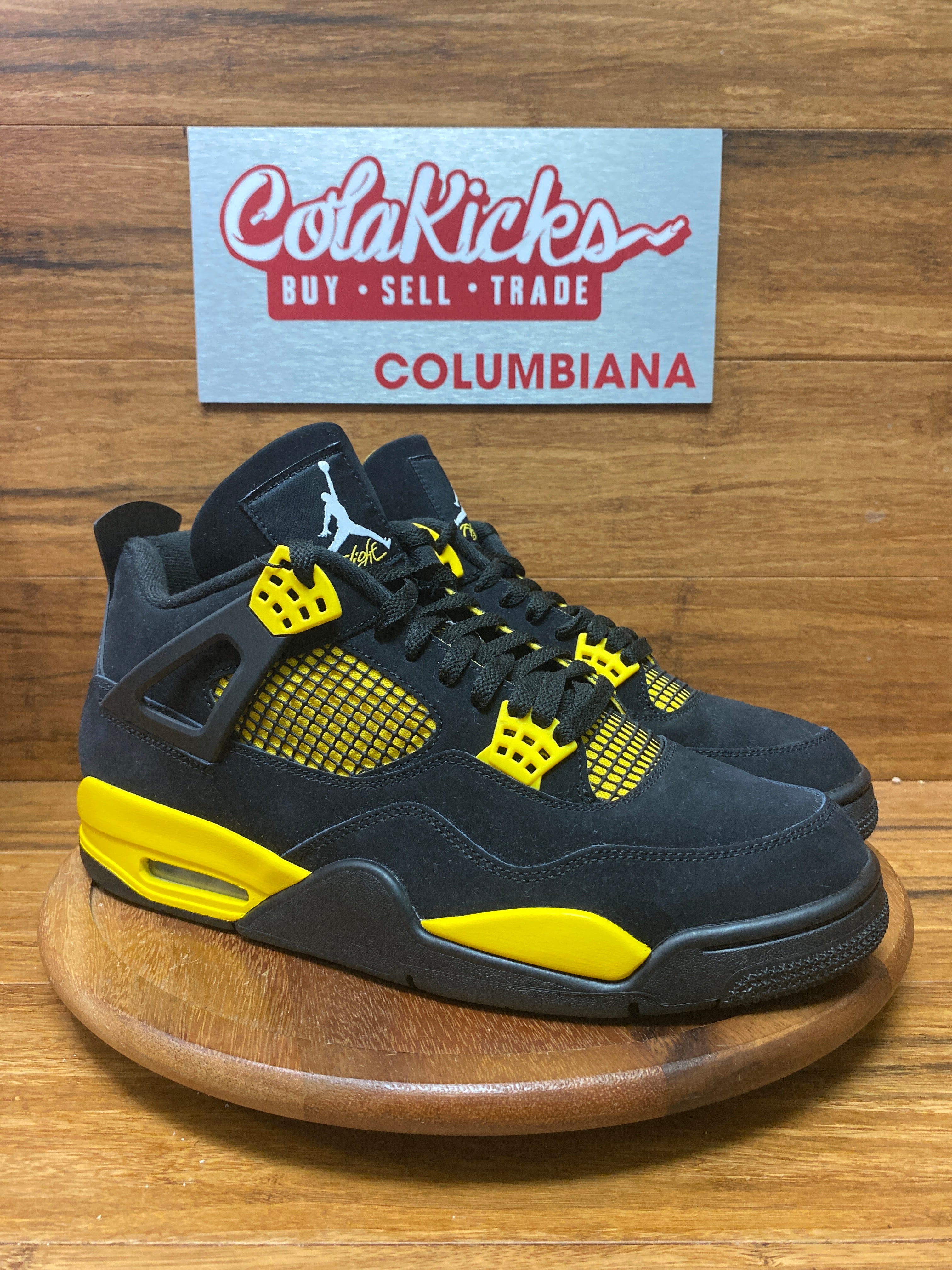 Jordan 4 Retro Thunder (2023)