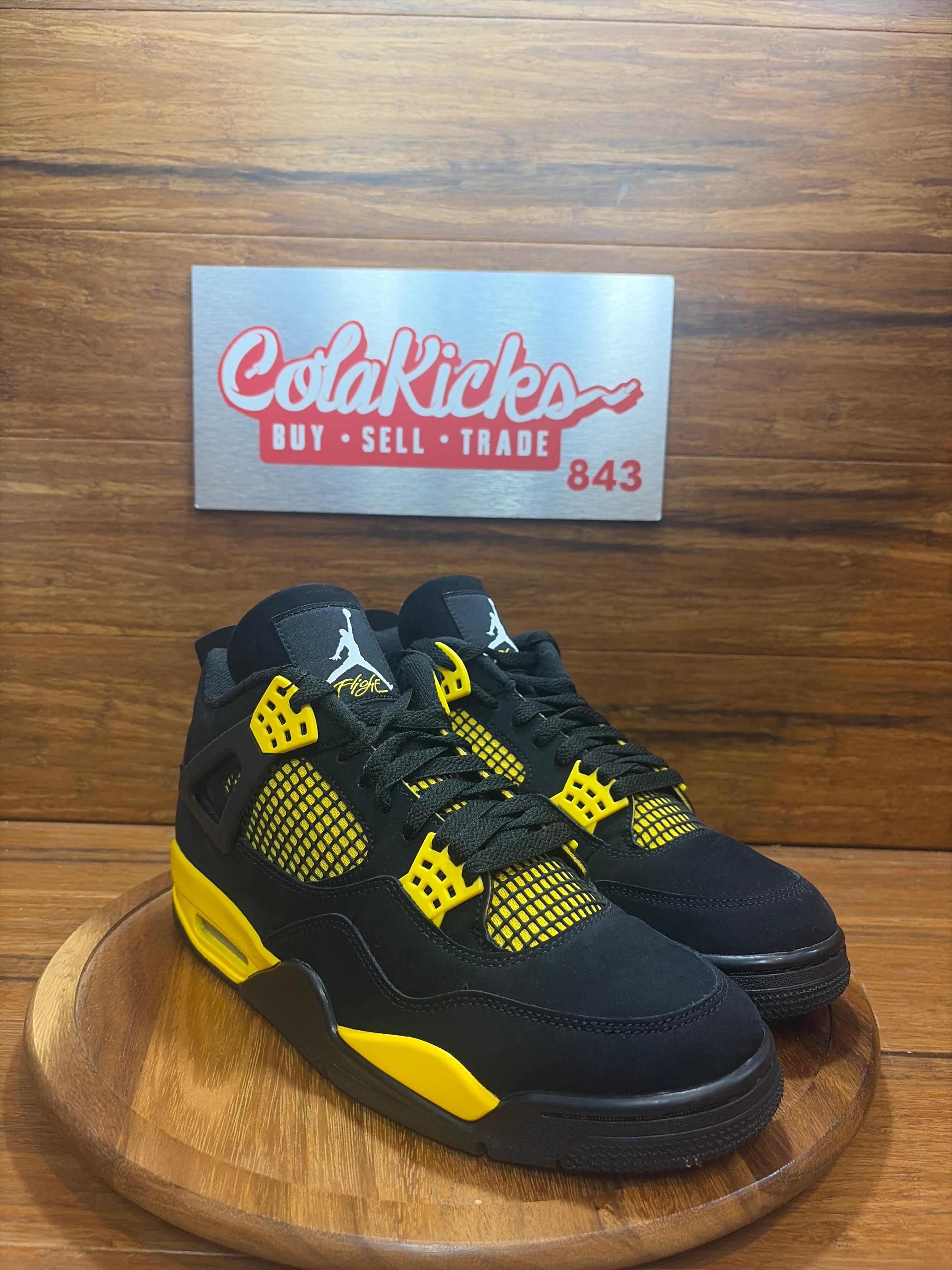Jordan 4 Retro Thunder (2023)